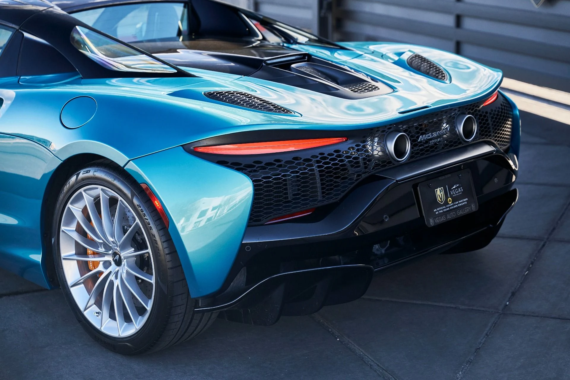 mph008_210223308_Used_2025_Mc_Laren_Artura_1771382284_76fa74c4ae