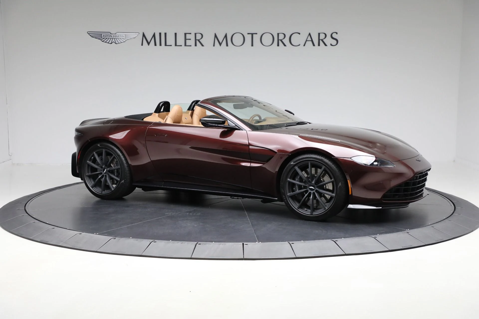 mph008_2111285505_Used_2022_Aston_Martin_Vantage_eea79c98ee