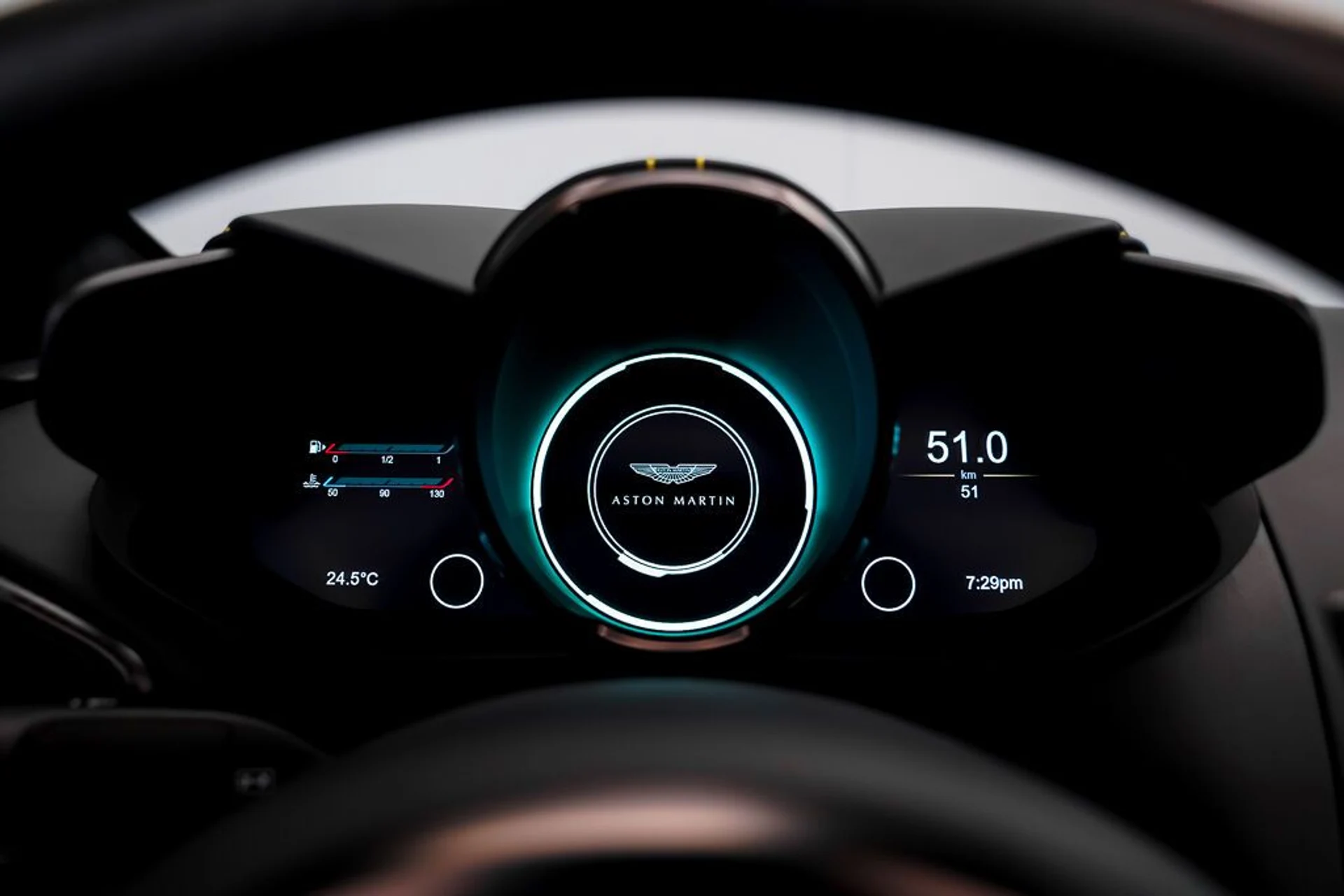 mph008_2122277557_aston_martin_vantage_2023_jpg_v_1758918548_90f37a9f70