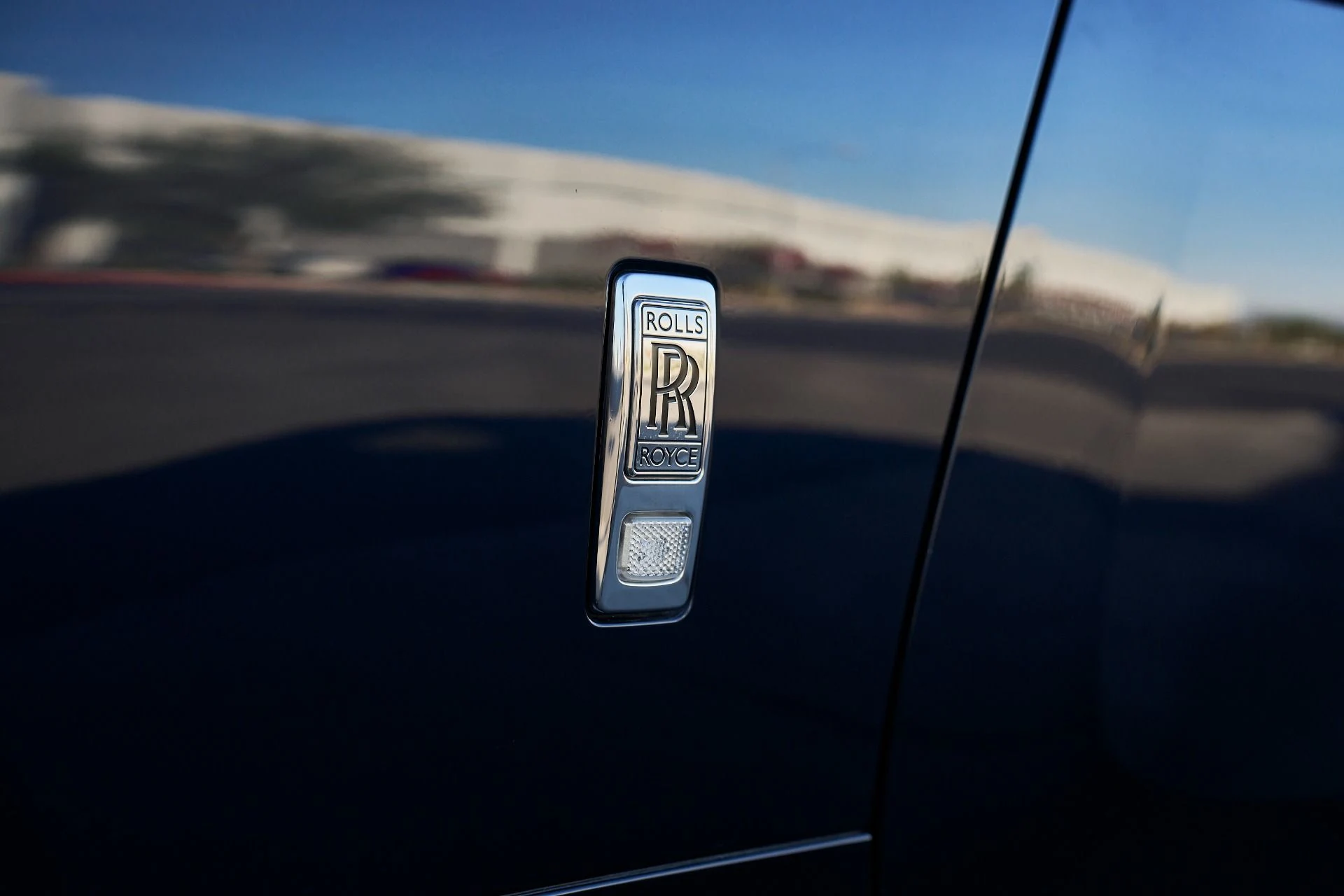 mph008_2124179436_Used_2018_Rolls_Royce_Dawn_1764124326_9b46a53bed