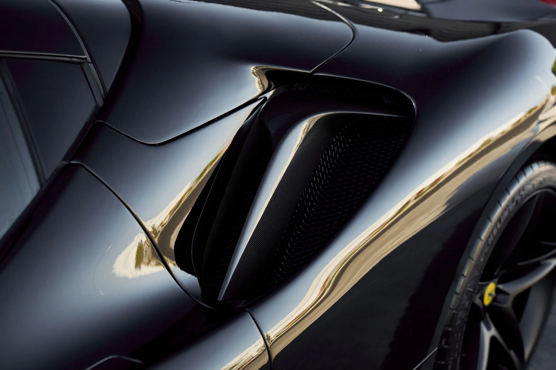 mph008_2125376200_Used_2025_Ferrari_SF_90_Spider_1764059226_e86faf1f48