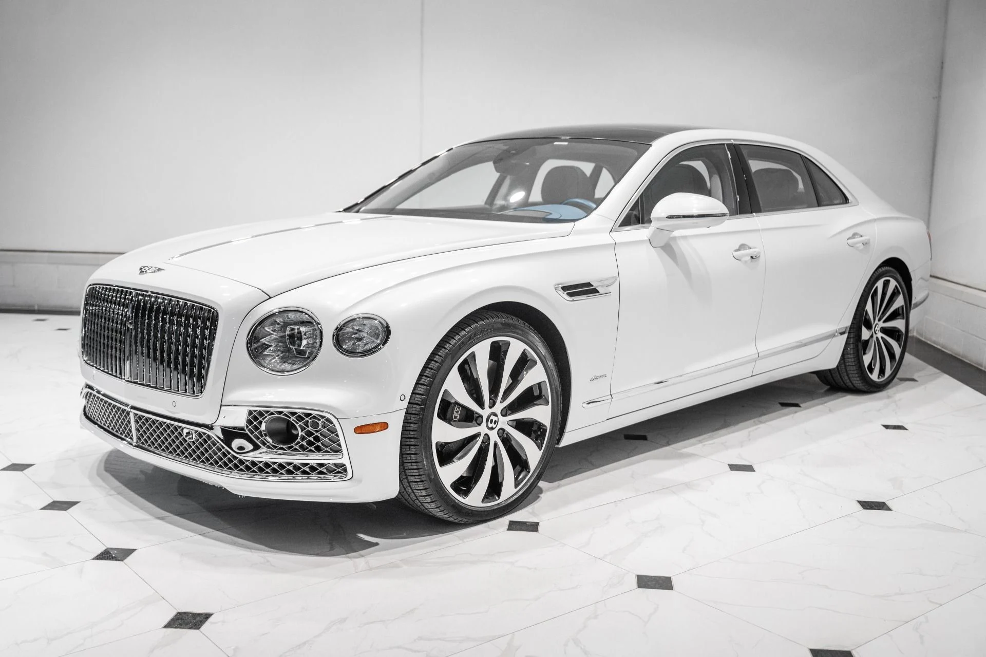 mph008_2134547657_Used_2023_Bentley_Flying_Spur_1772469545_664468d526