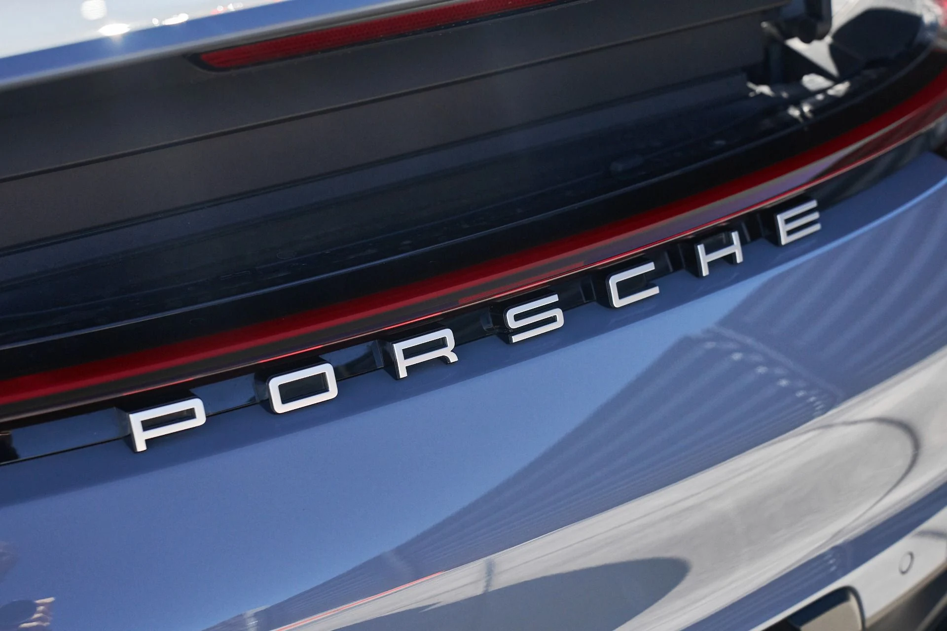 mph008_2139988651_Used_2024_Porsche_911_Carrera_S_1763676087_51db1fcfd6