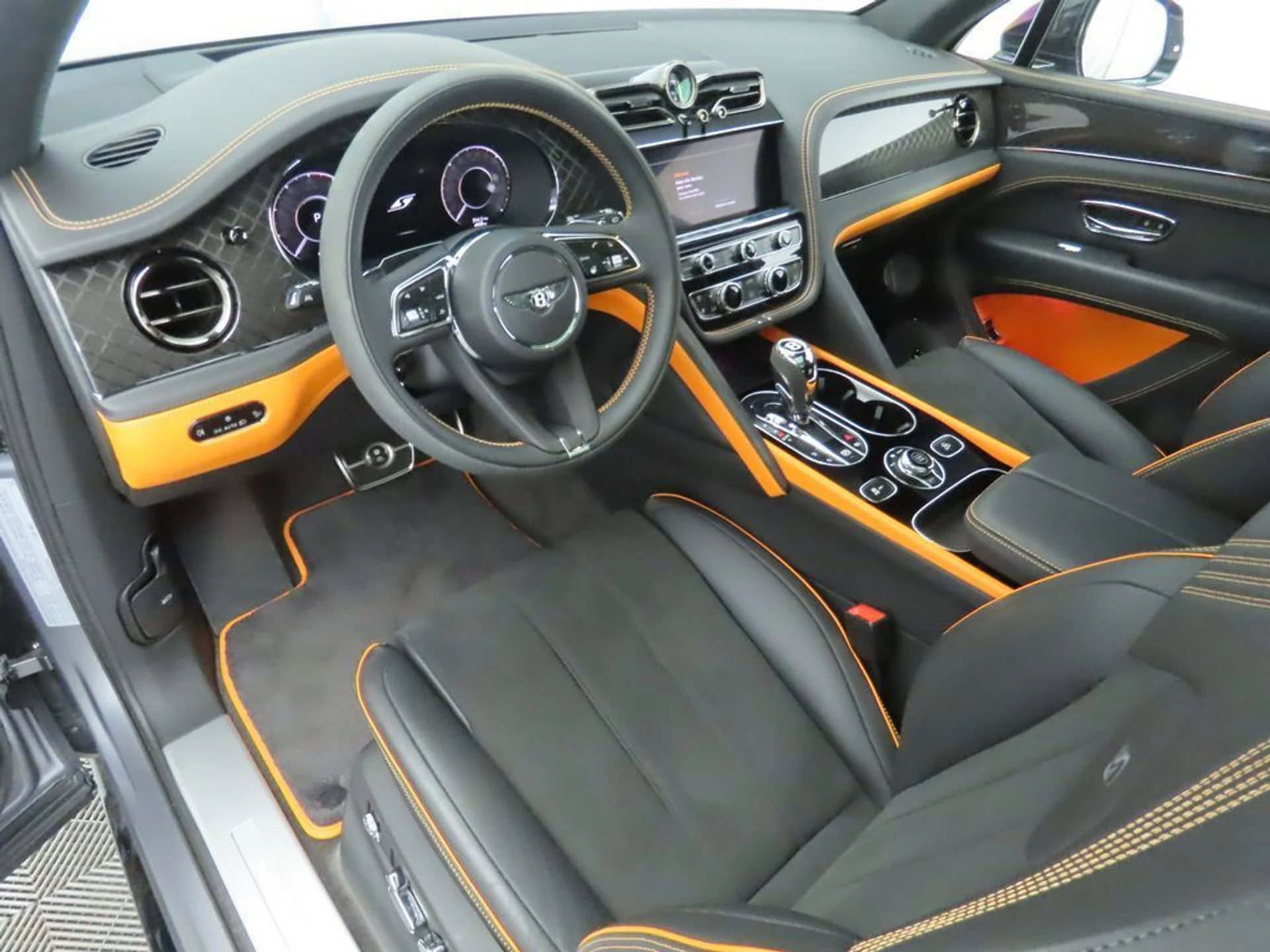 mph008_2140612363_used_2024_bentley_bentayga_v8awd_8119_22892488_9_1024_0e3fe337c8