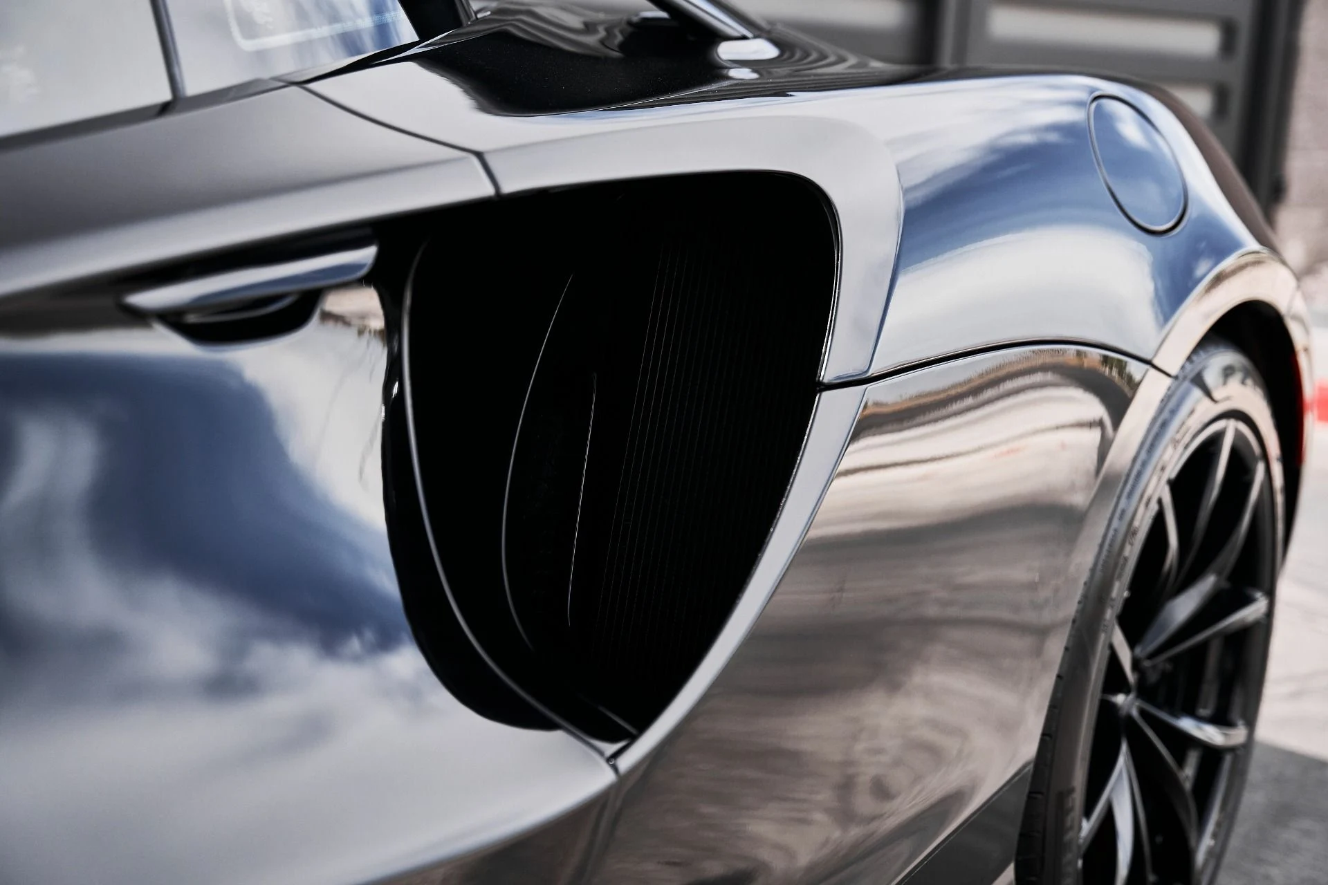 mph008_2145632187_Used_2024_Mc_Laren_Artura_1775583294_888d1ab610