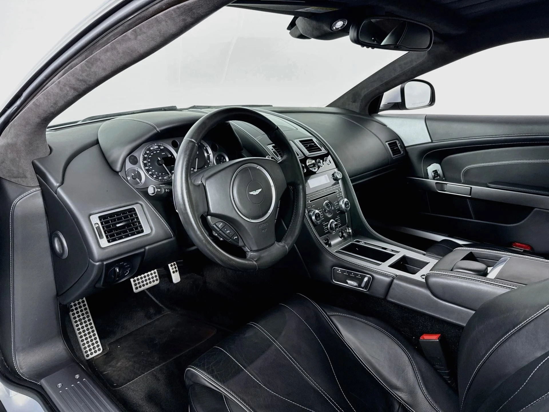 mph008_2147433059_Used_2014_Aston_Martin_DB_9_1791837286_327bb1bf72
