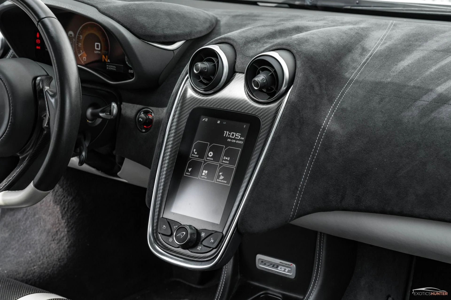 mph008_2155980780_Used_2017_Mc_Laren_570_GT_w_Carbon_Fiber_Interior_Pack_Two_Tone_White_Black_Interior_1762205612_85b7bab676