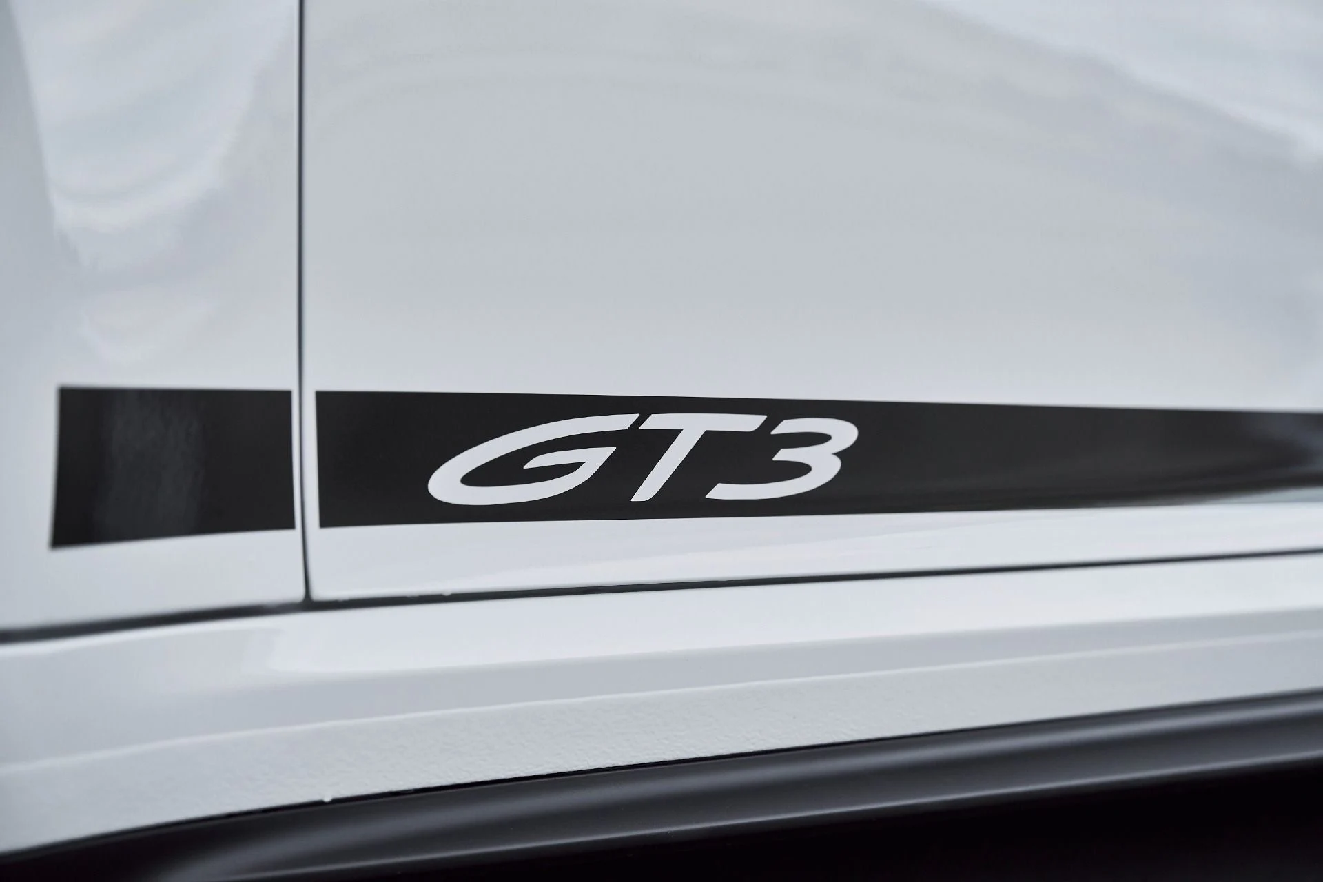 mph008_2158945091_Used_2025_Porsche_911_GT_3_1766797577_93bba02788