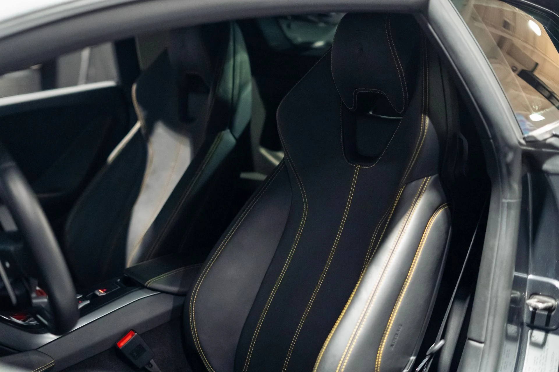 mph008_2161276544_Used_2015_Lamborghini_Huracan_LP_610_4_1783790288_70e0426585