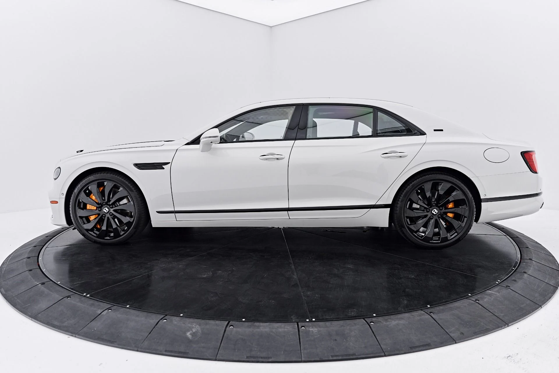 mph008_2168627880_Used_2025_Bentley_Flying_Spur_Black_Edition_1790368041_c68b50b067