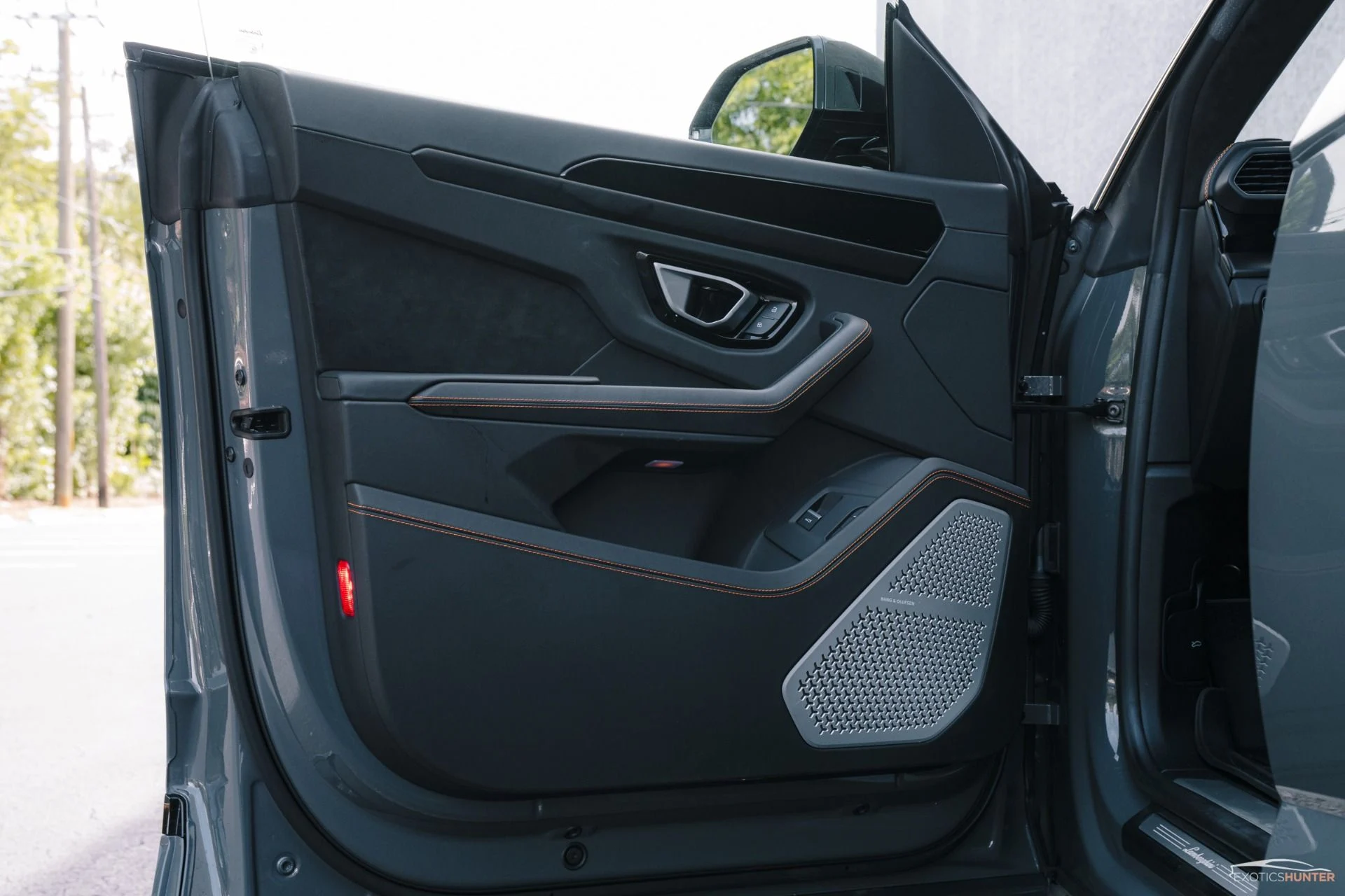 mph008_2172266317_Used_2022_Lamborghini_Urus_Grigio_Telesto_Bang_Olufsen_Sound_1758233512_90e9989748
