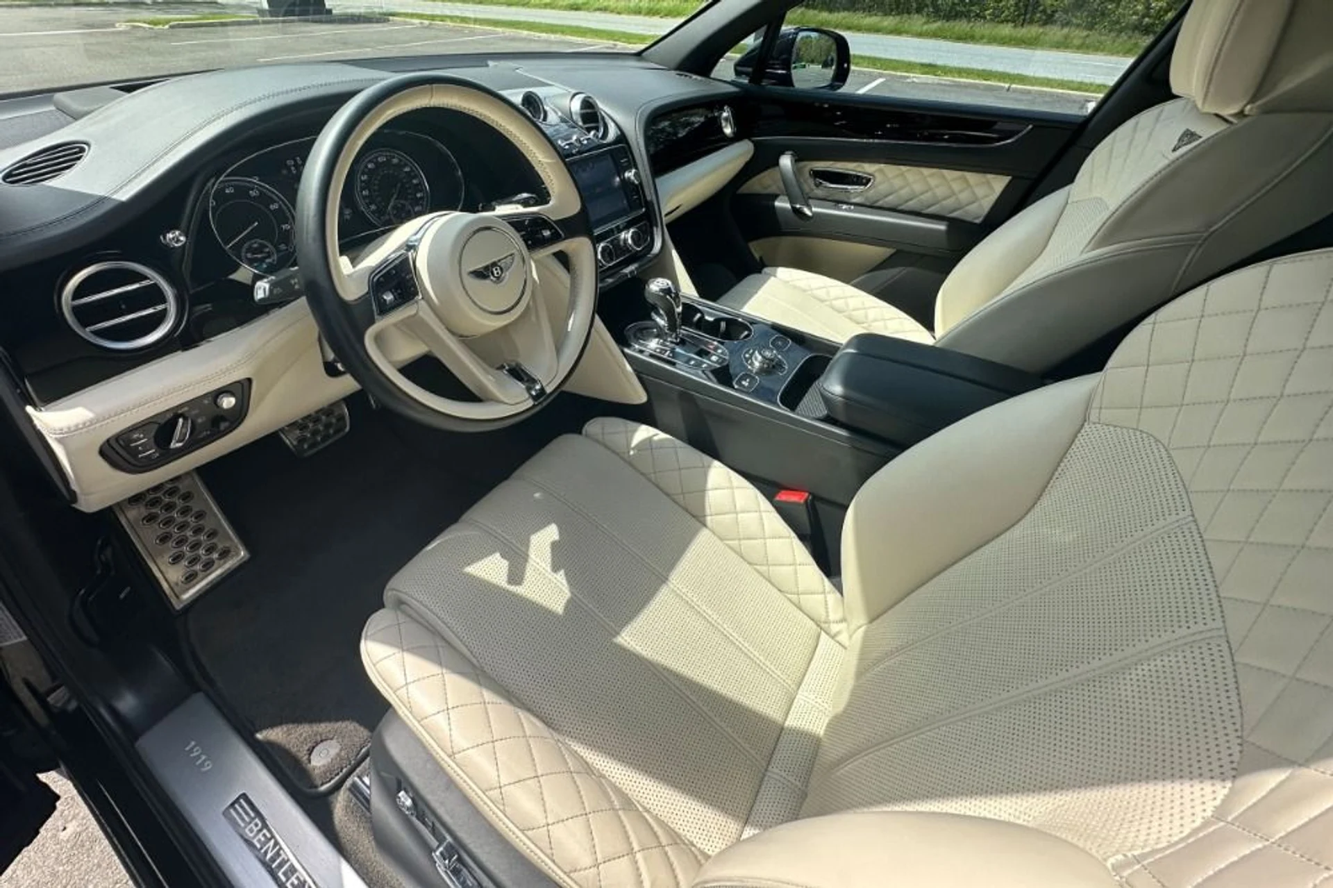 mph008_2179813445_Used_2019_Bentley_Bentayga_V8_1778775400_9cca1d3856