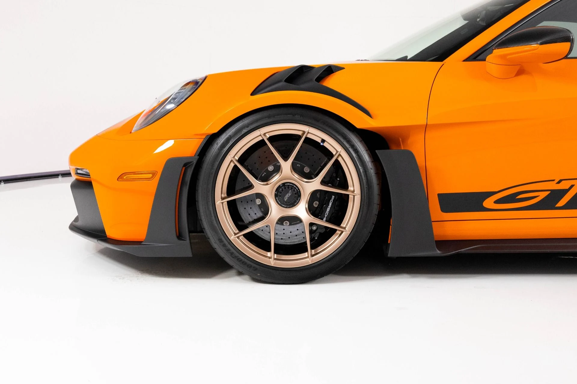 mph008_2180374967_Used_2024_Porsche_911_GT_3_RS_1760133540_8d9d279b9b