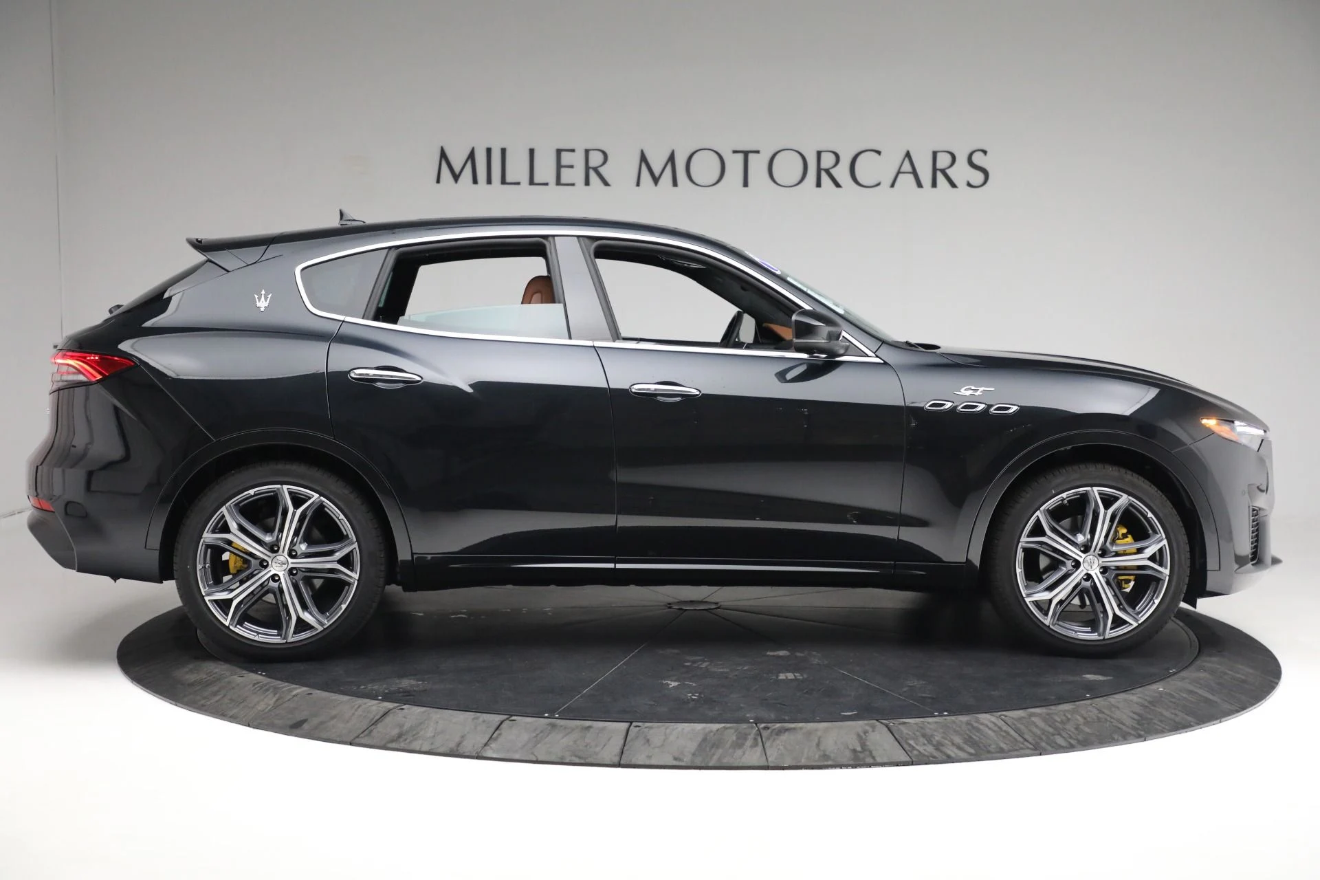 mph008_2188536653_Used_2022_Maserati_Levante_GT_1667856559_8883d056a7