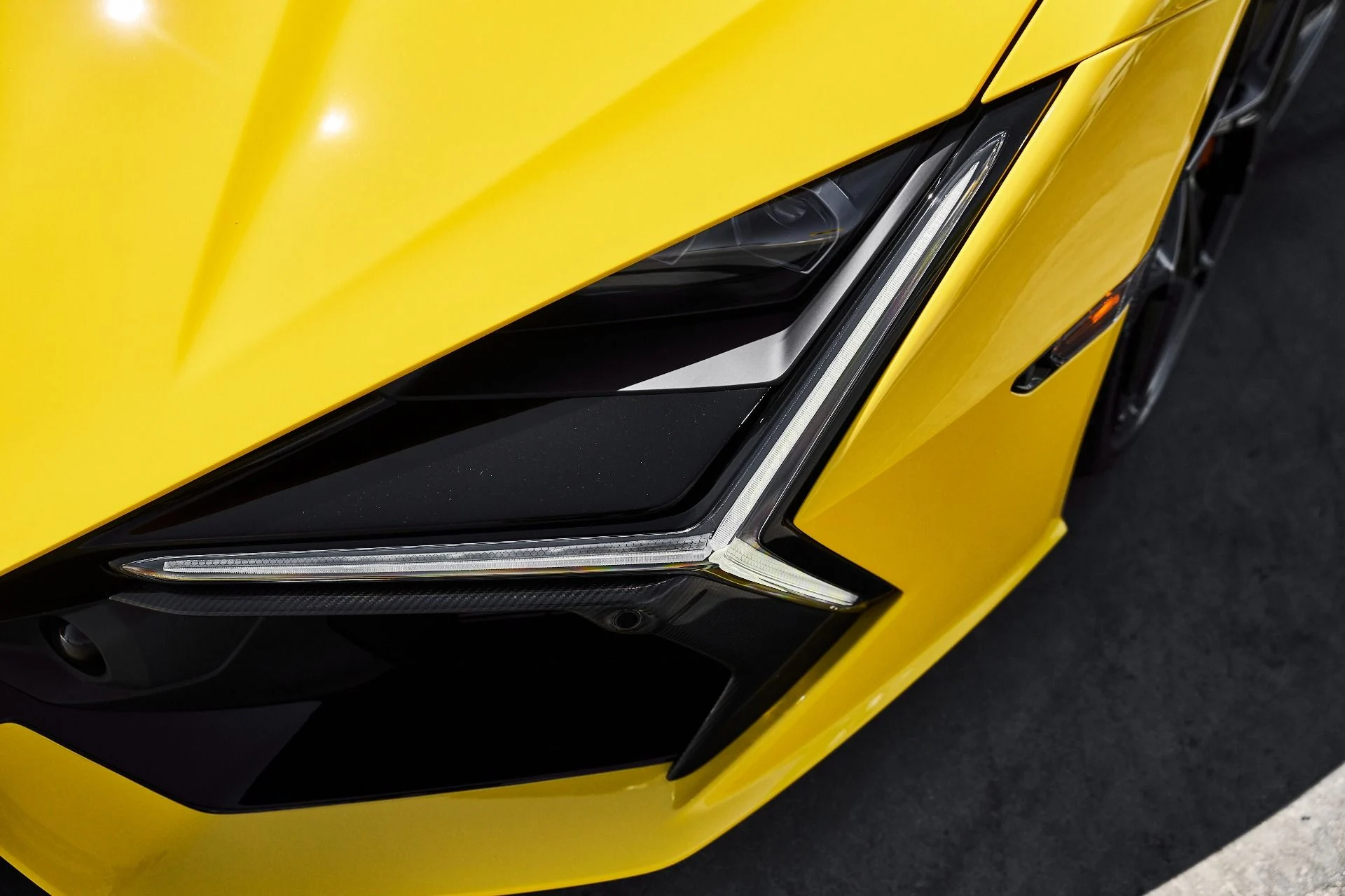 mph008_2188939138_Used_2025_Lamborghini_Revuelto_Base_1780084747_e07e00b111