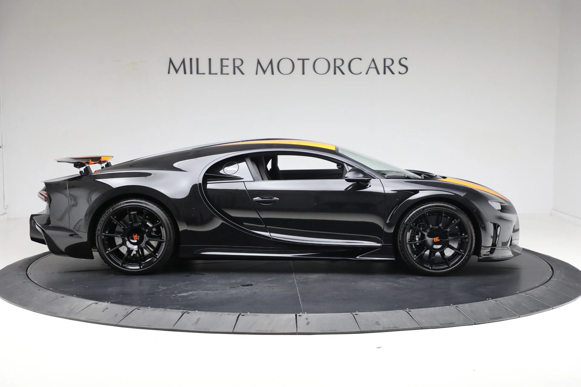 mph008_2190378014_Used_2022_Bugatti_Chiron_Super_Sport_300_bba8a6d446