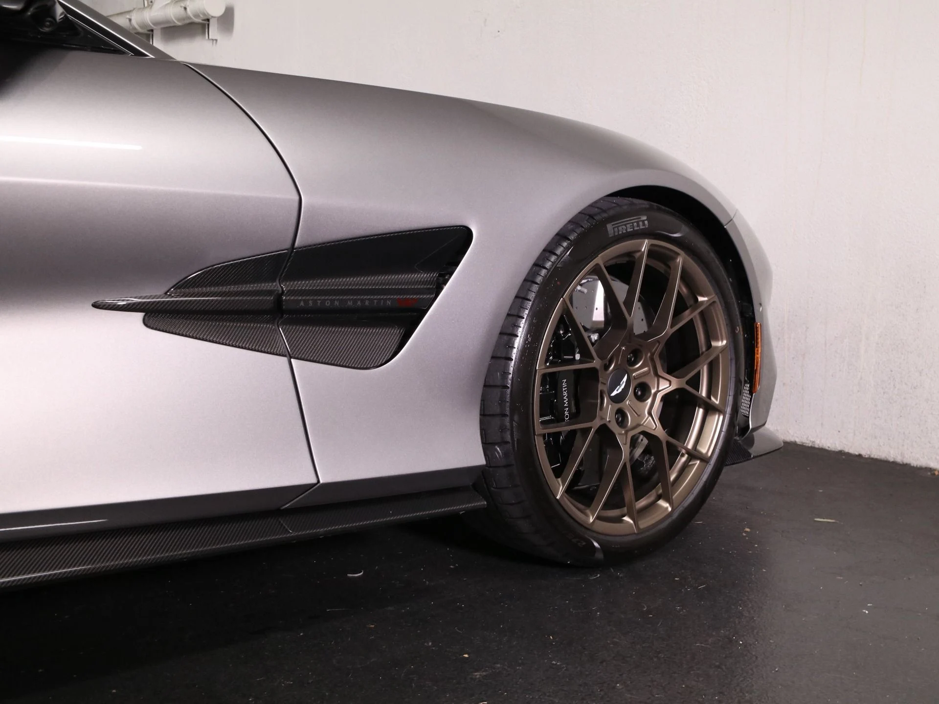 mph008_2204134077_New_2025_Aston_Martin_Vanquish_V12_1742253092_502767a4e2