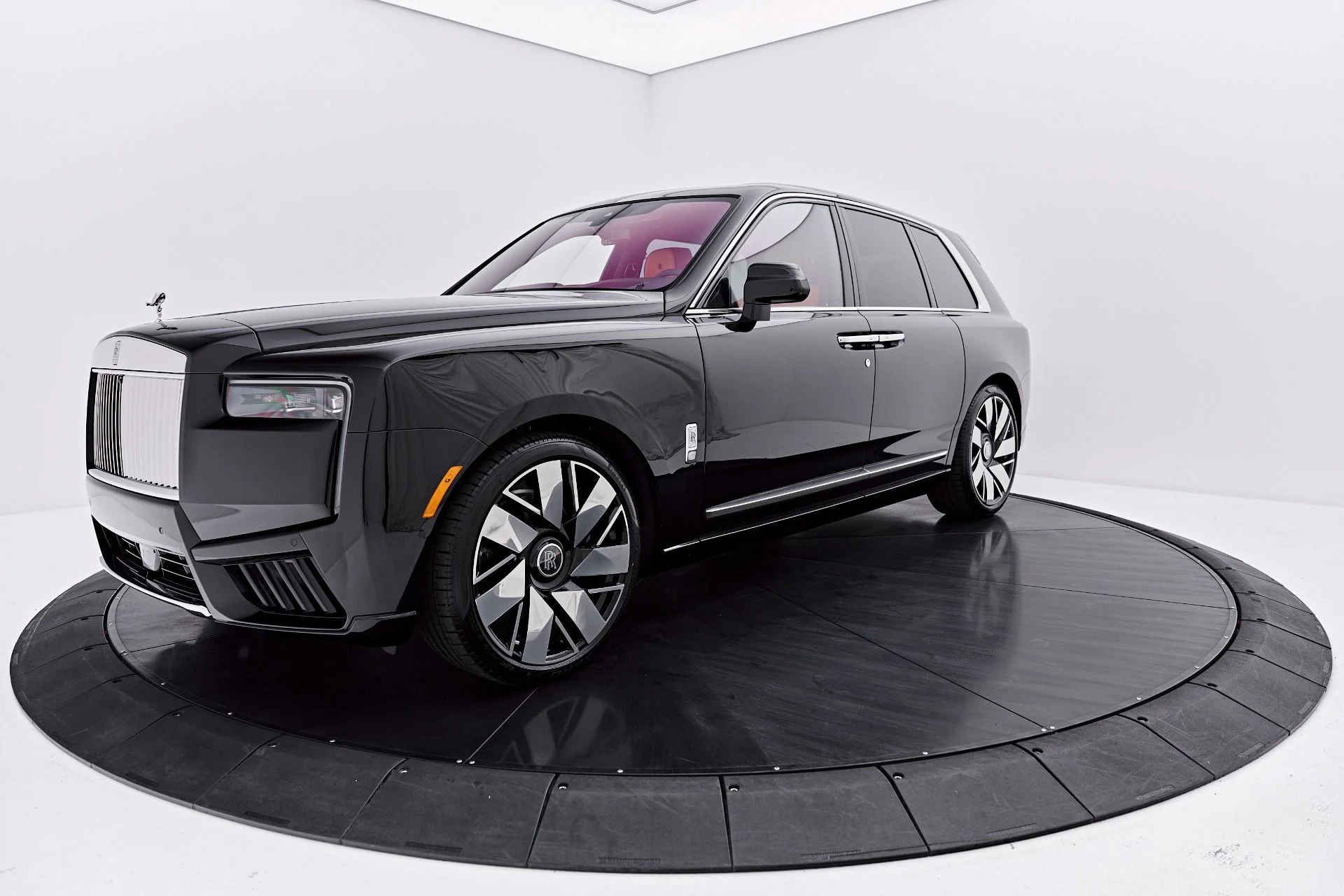 mph008_2205533021_Used_2026_Rolls_Royce_Cullinan_Base_1788023381_b33e491069