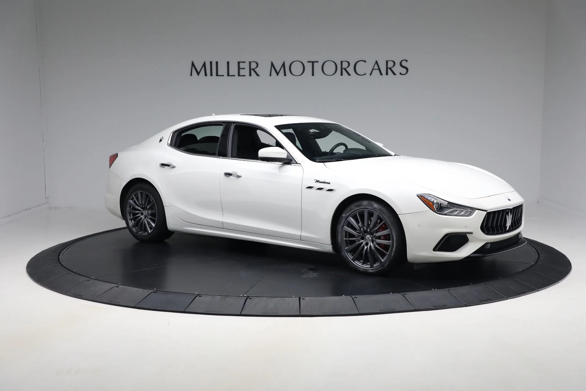 mph008_2213285844_Used_2022_Maserati_Ghibli_Modena_Q4_5b33bcd2e3