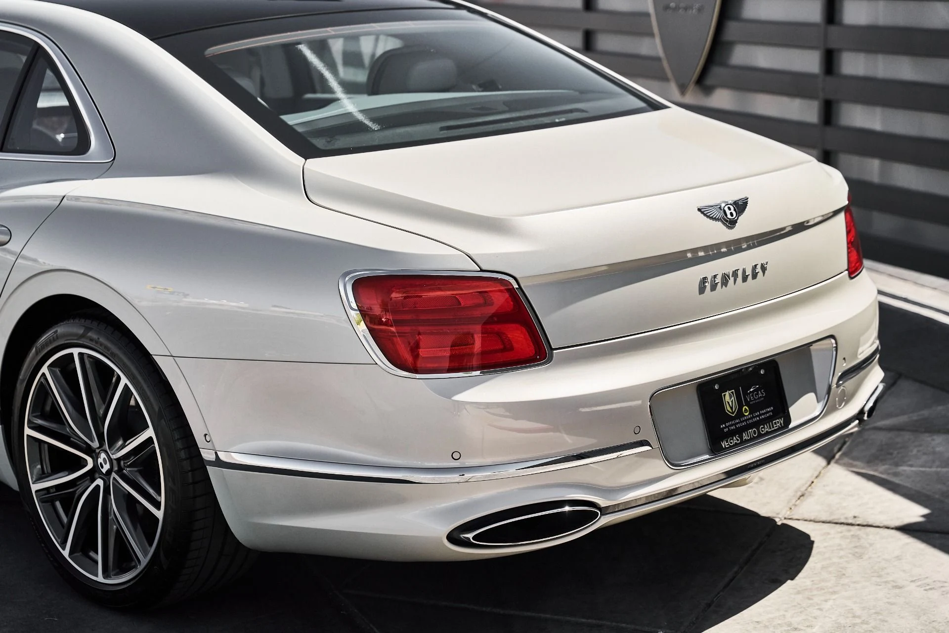 mph008_2221326628_Used_2022_Bentley_Flying_Spur_W12_1781228993_73ad65ea7a