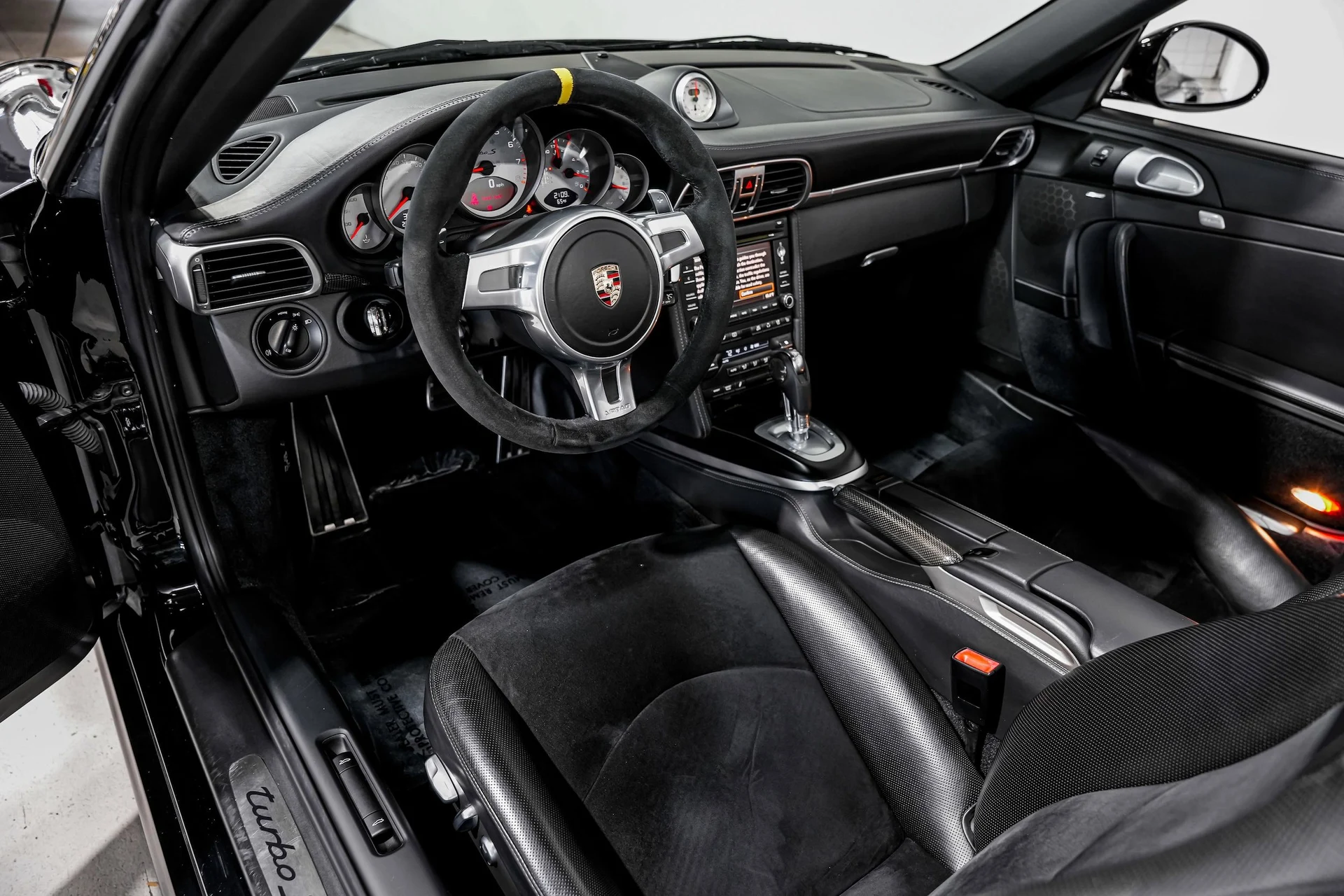 mph008_2221880022_f46a53252edbe3a6b65f00024e115408x_f411e91688