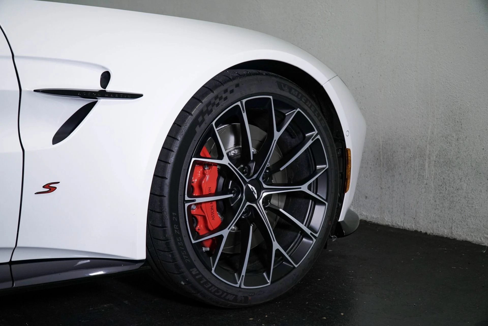 mph008_2229995233_New_2026_Aston_Martin_Vantage_1768443052_e9fd47b23b