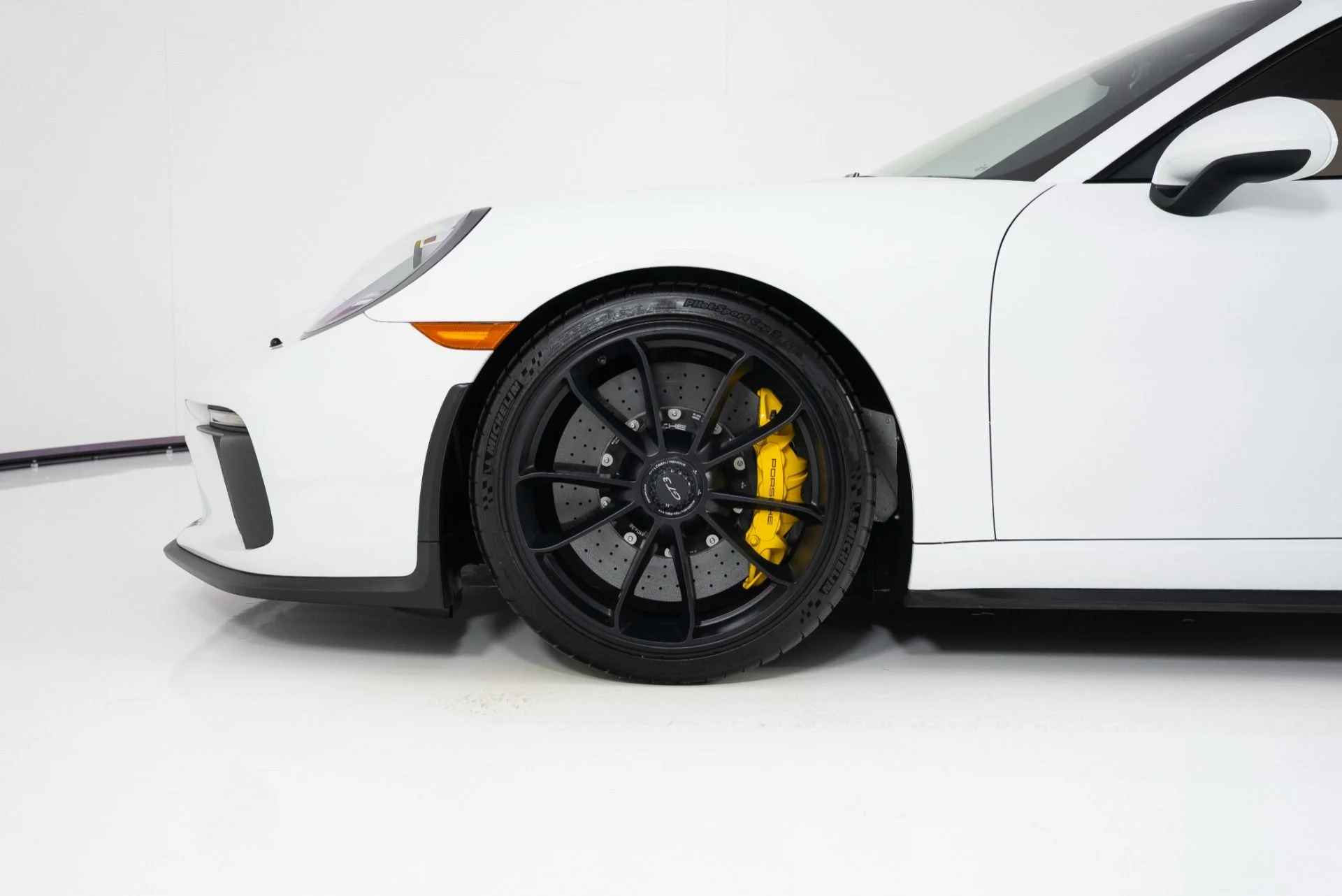 mph008_2233473520_Used_2018_Porsche_911_GT_3_1747180227_65e5c7a1de