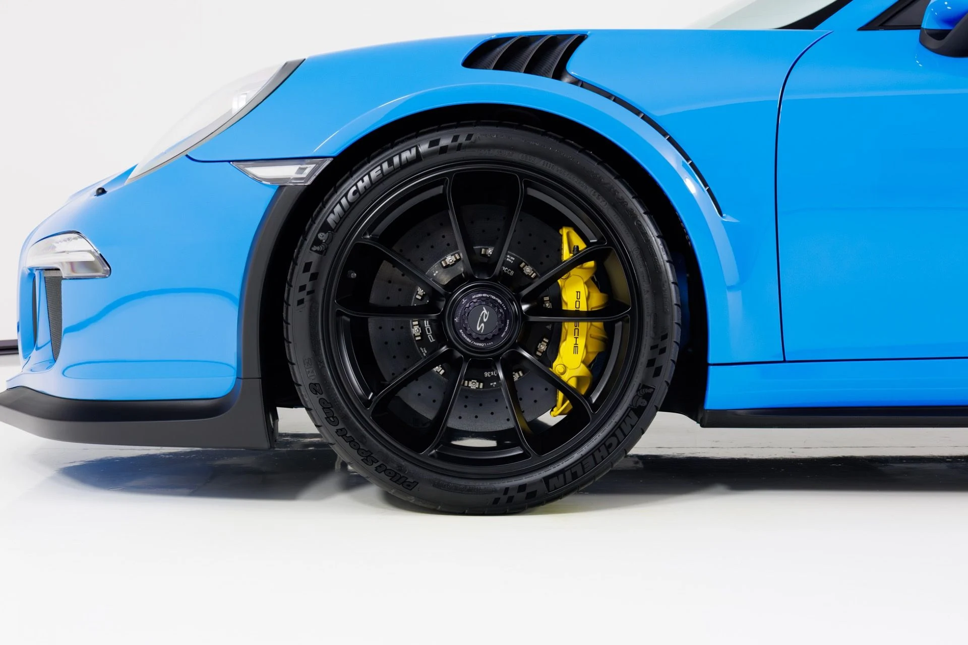 mph008_2239371238_Used_2016_Porsche_911_GT_3_RS_1769037871_36f685444b