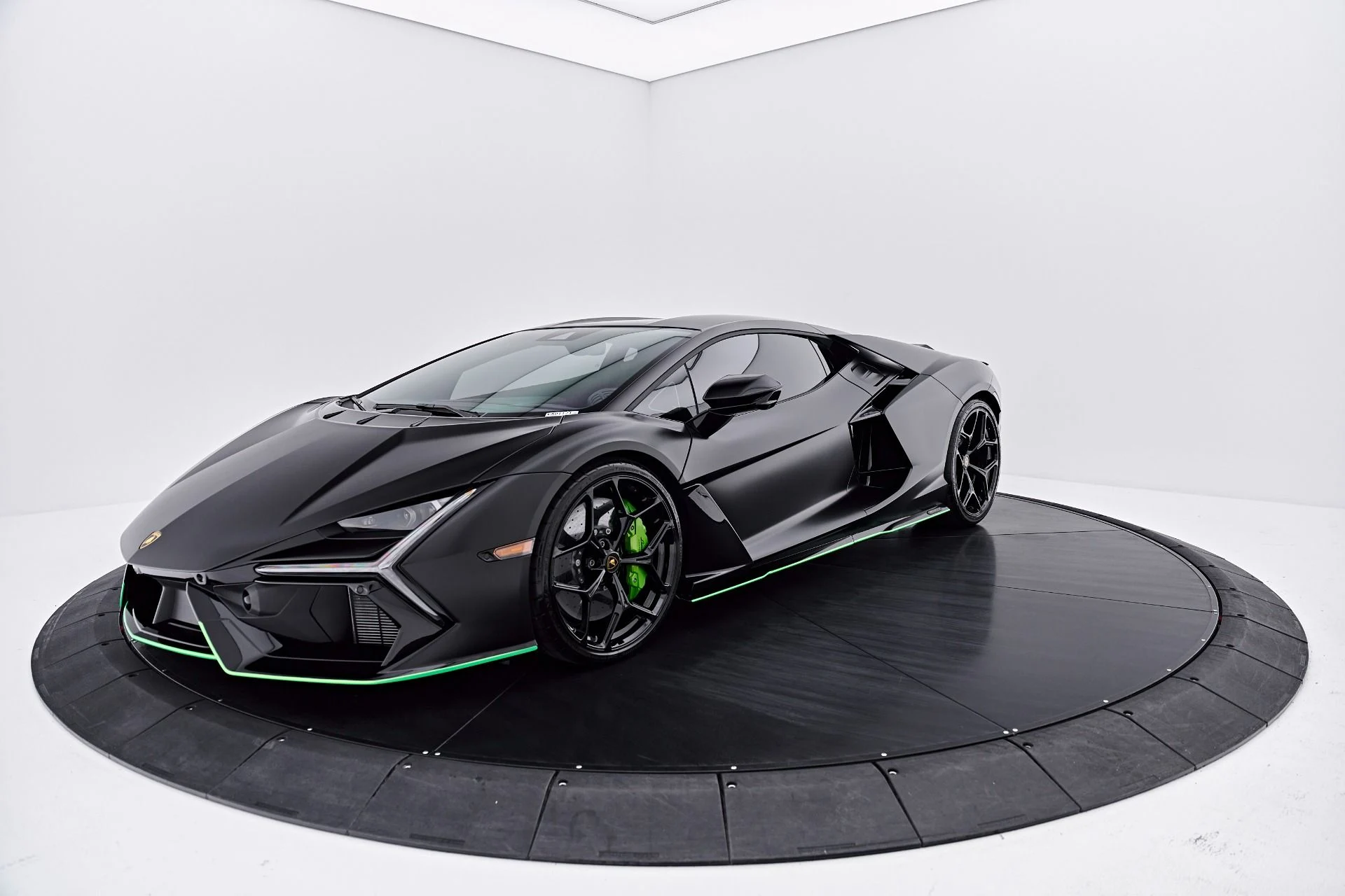 mph008_2239622210_Used_2024_Lamborghini_Revuelto_Base_1788040901_68982c4994