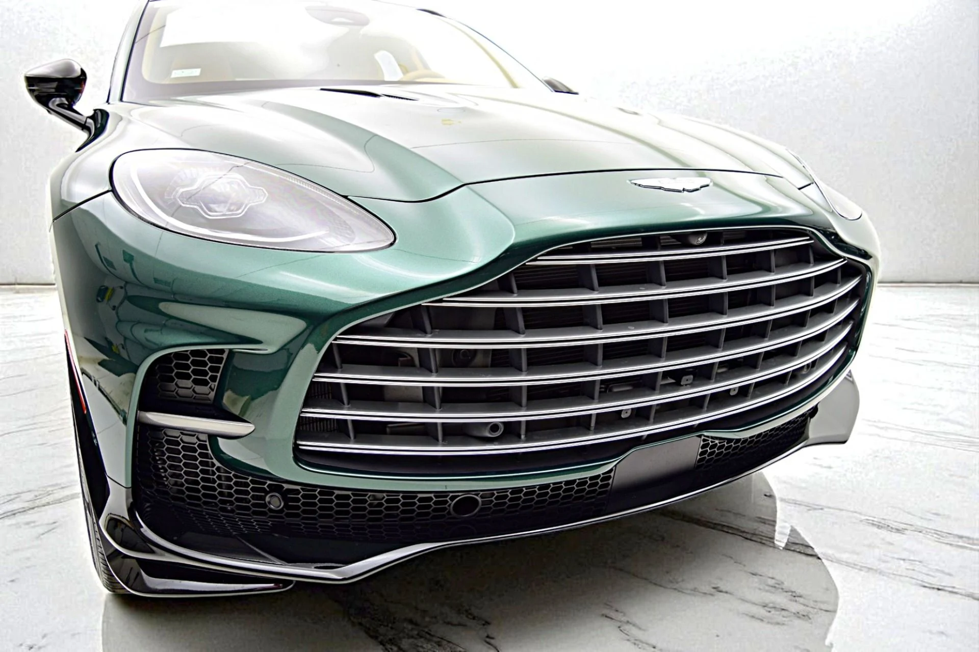 mph008_2245460662_New_2025_Aston_Martin_DBX_707_fb9a0485cb