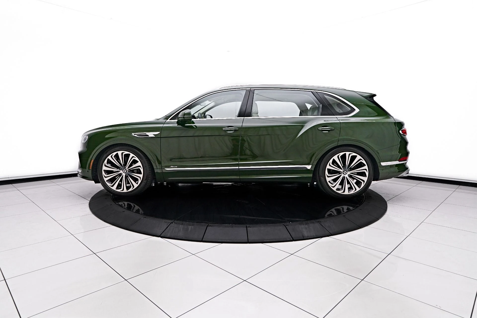mph008_2255049774_Used_2023_Bentley_Bentayga_EWB_1754782394_042eb5d04c