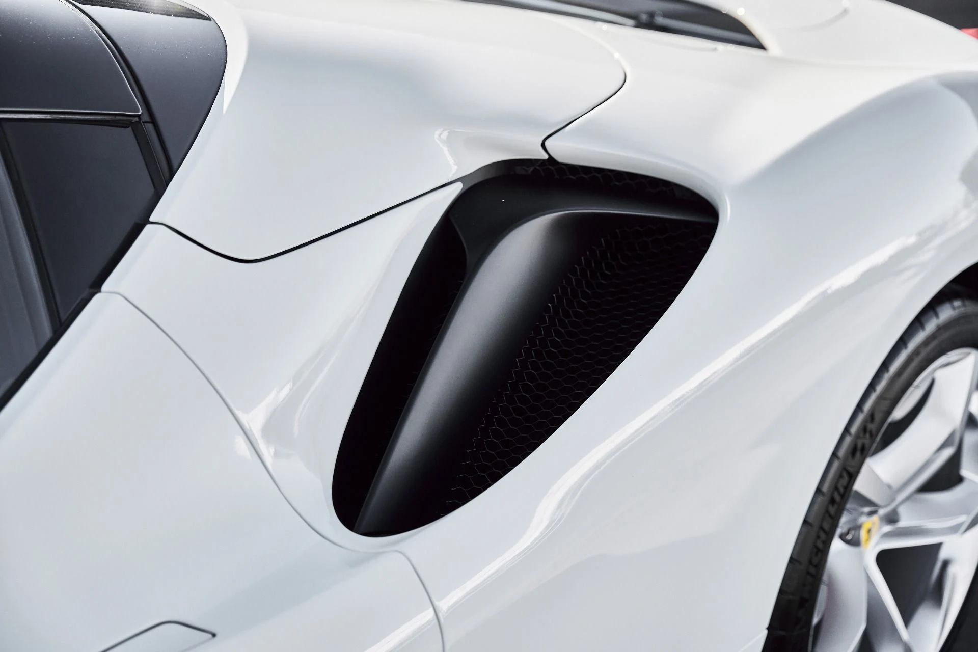 mph008_2258369370_Used_2025_Ferrari_SF_90_Spider_Base_1776876540_61f00704b0