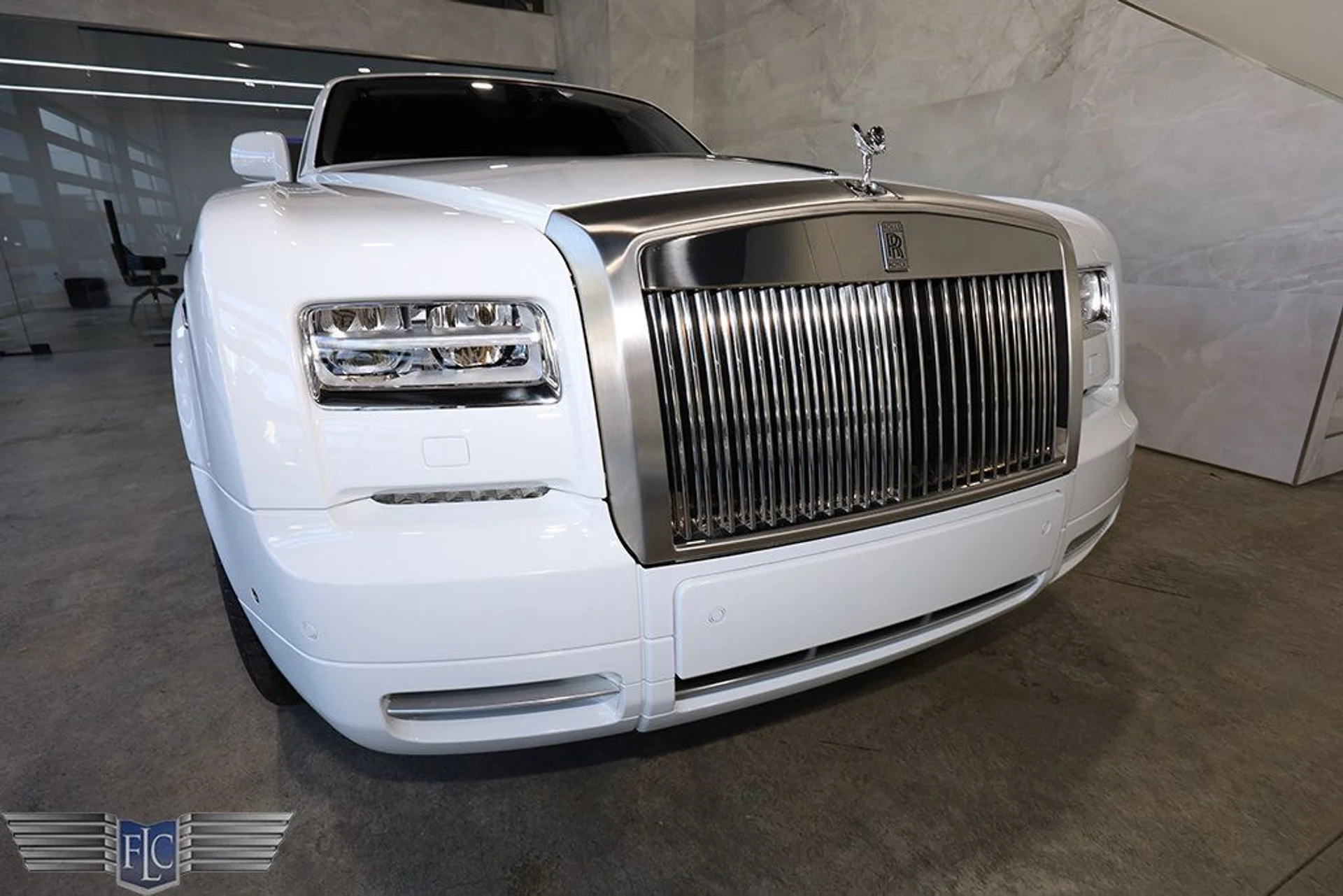 mph008_225890686_used_2017_rolls_royce_phantom_drophead_covertiblefinaledition_9689_22834890_9_1024_e0039587c3