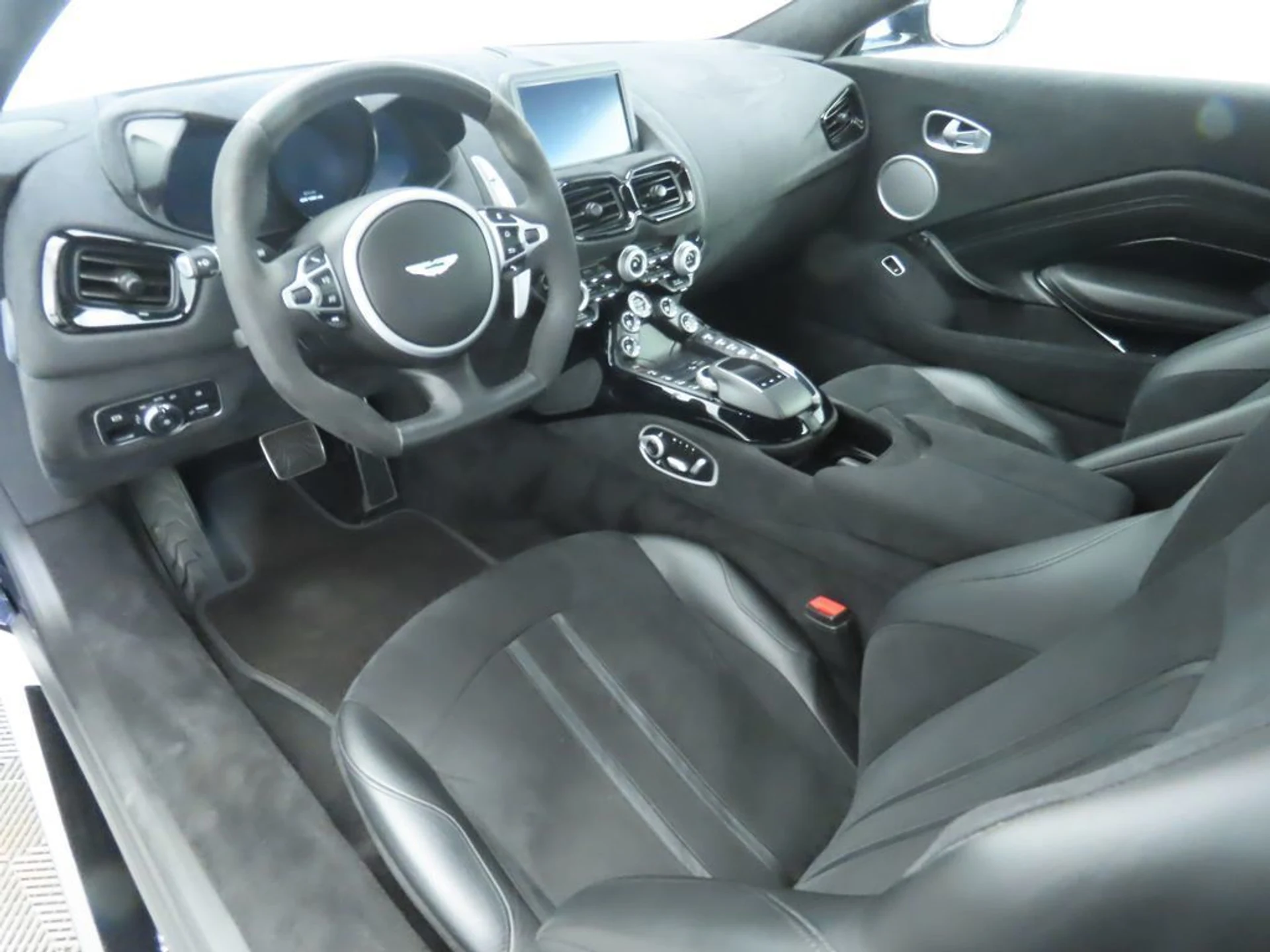 mph008_226908798_used_2020_aston_martin_vantage_coupe_8119_22982881_9_1024_7469716f4f