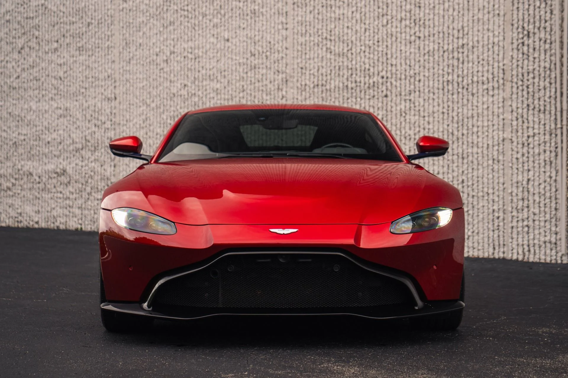 mph008_2270521642_Used_2019_Aston_Martin_Vantage_Painted_Hyper_Red_1790717746_016bd53879