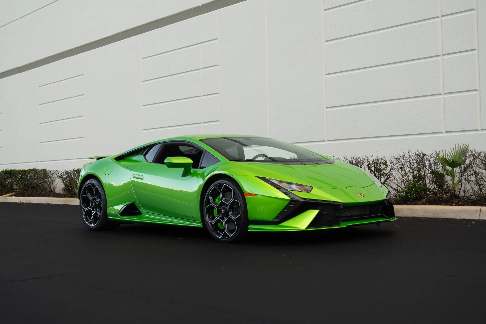 mph008_2271015415_Used_2023_Lamborghini_Huracan_Tecnica_1761058582_6ab984870d