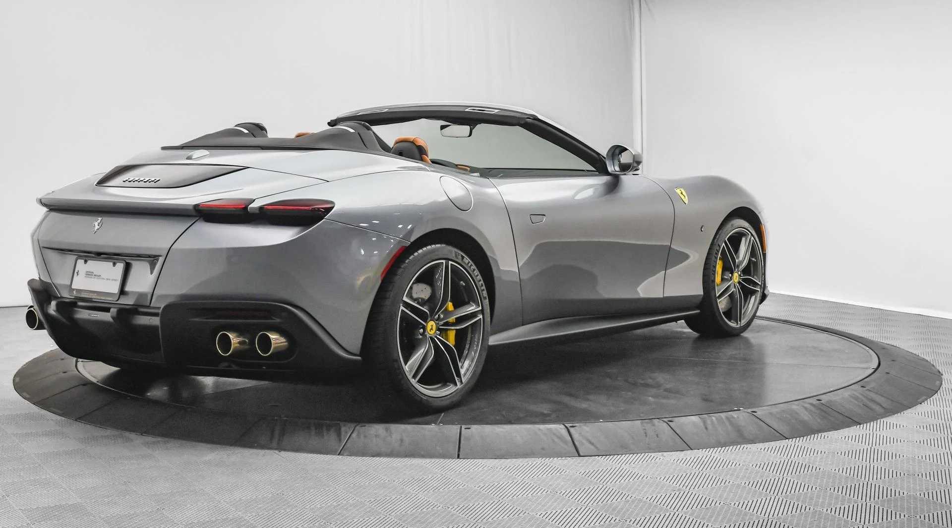 mph008_2271602035_Used_2025_Ferrari_Roma_Spider_1755677423_f1a94ef3d9