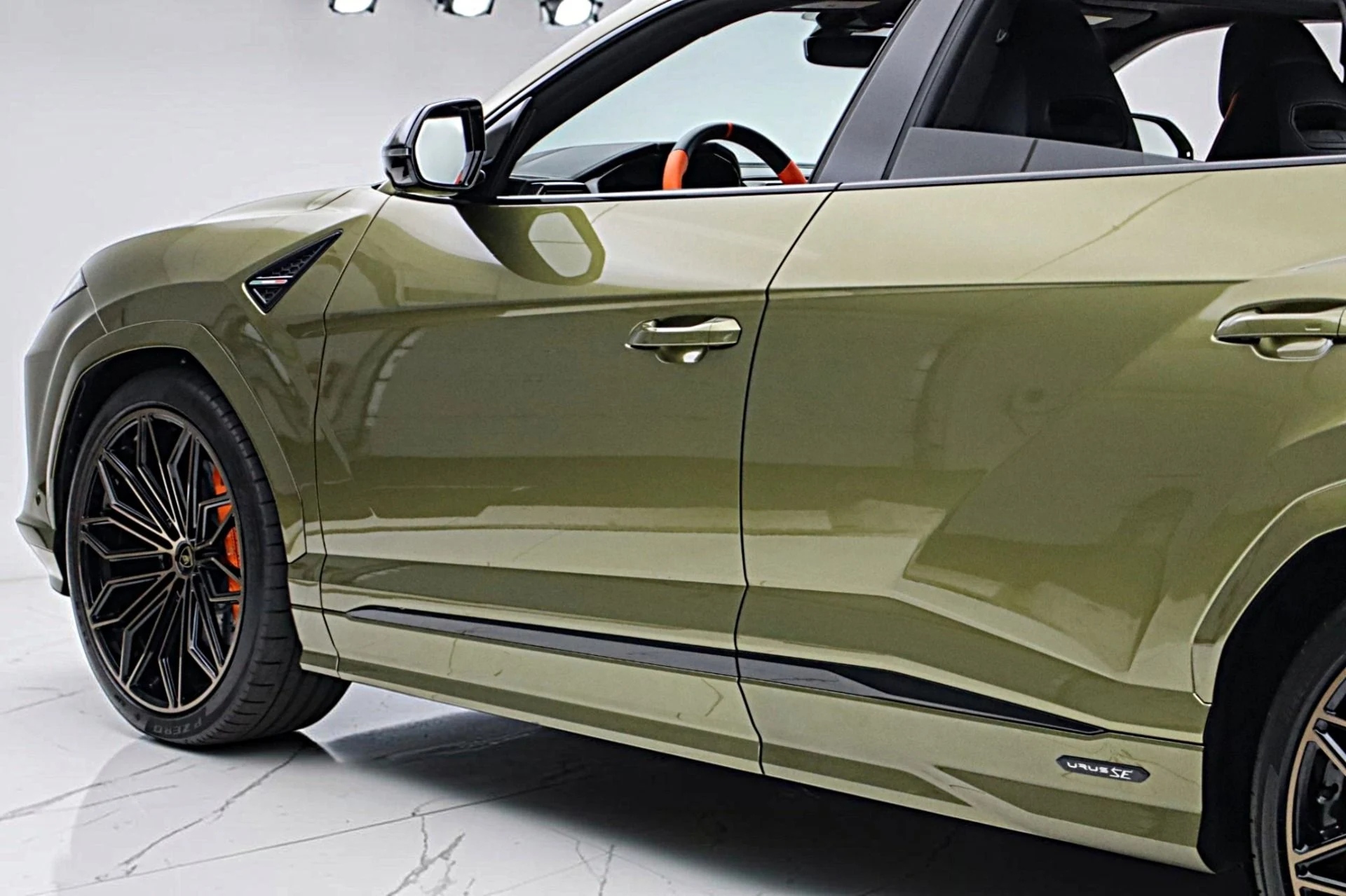 mph008_2272042050_Used_2026_Lamborghini_Urus_SE_728f4f20ea