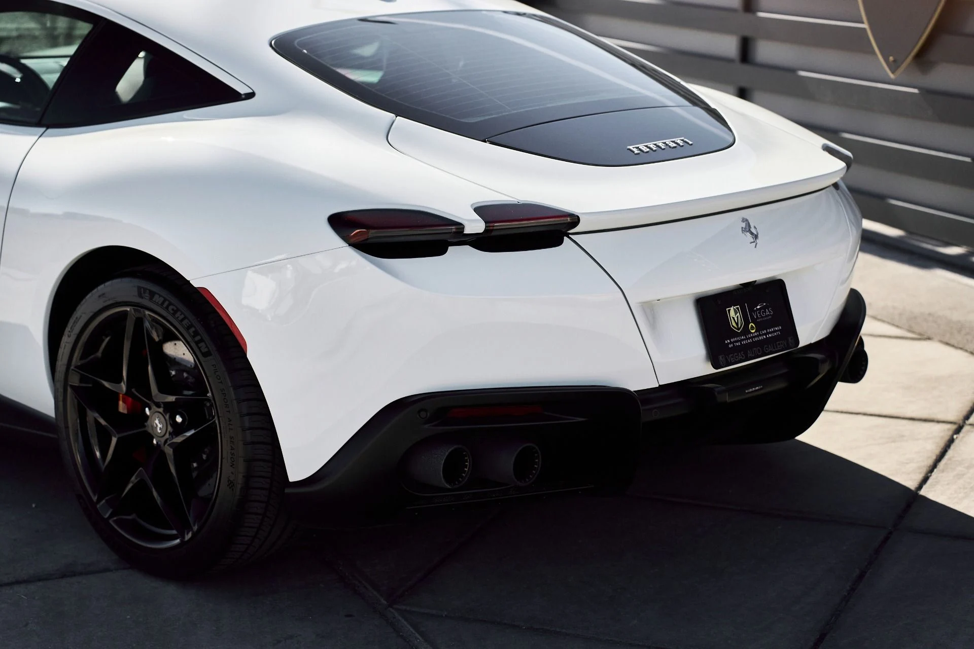 mph008_2288318454_Used_2022_Ferrari_Roma_Base_1764637178_9c96835366