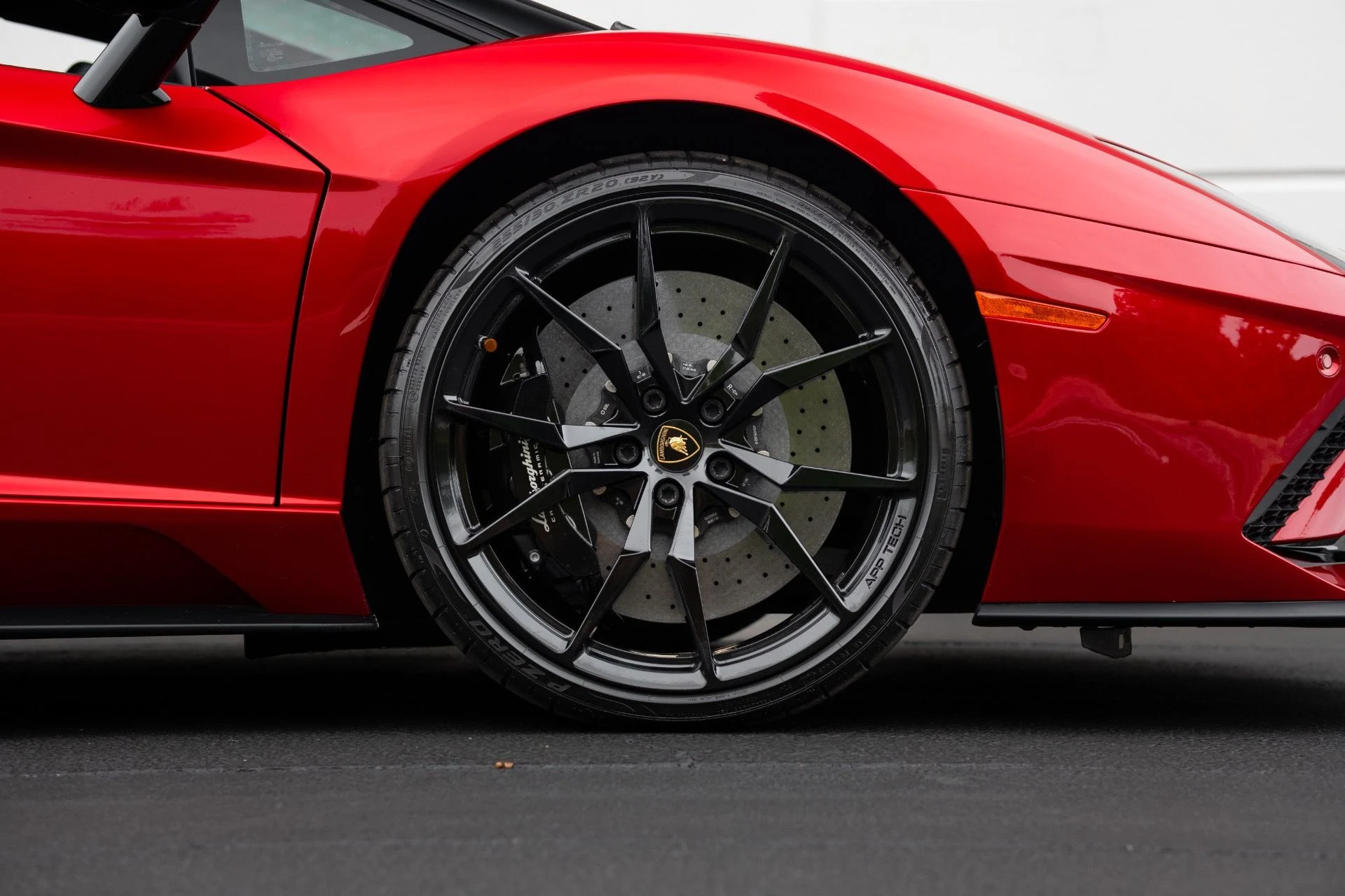 mph008_2297406682_Used_2018_Lamborghini_Aventador_Roadster_LP_740_4_S_1770343320_ac5832910a