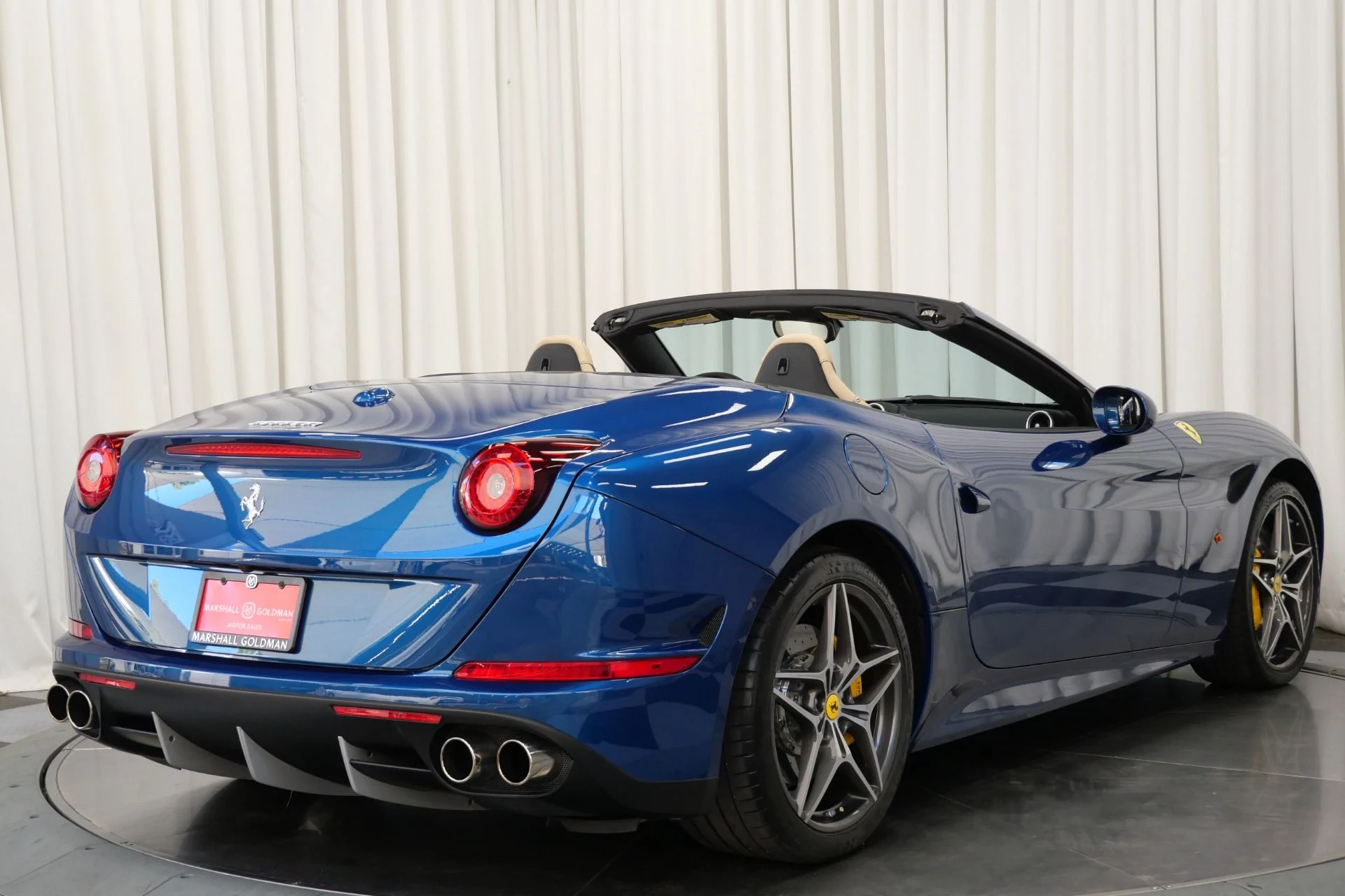 mph008_2299371137_Used_2017_Ferrari_California_T_1759252098_5bb7d4cb3c