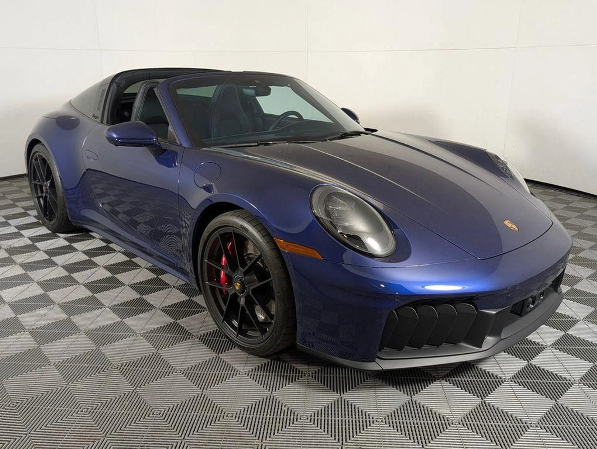 mph008_230335811_ds_C_89gvsmgt_A_Ho3_AG_79km_Kw_R_w_82373f6bab