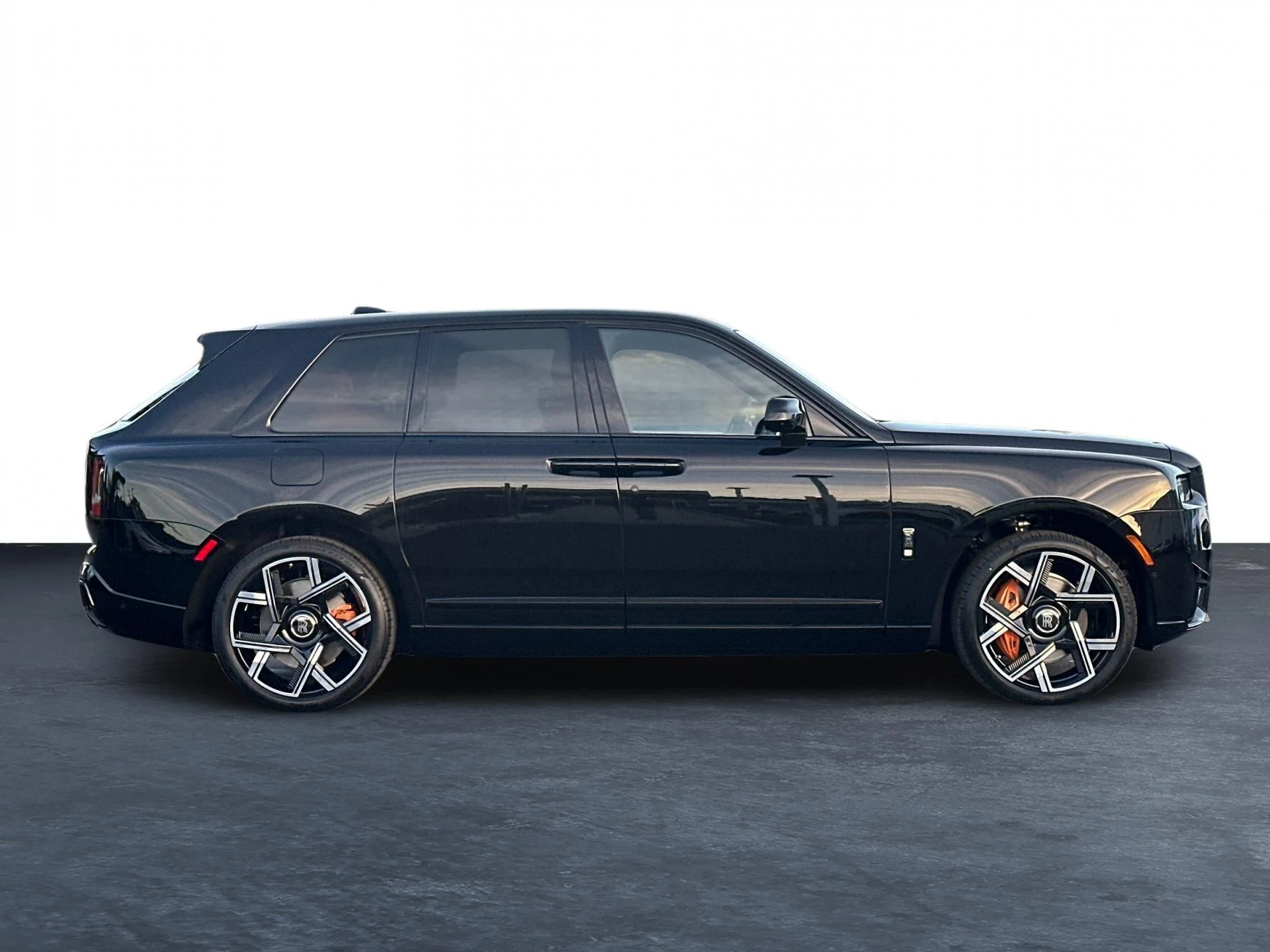 mph008_2332688770_New_2026_Rolls_Royce_Black_Badge_Cullinan_1764949799_c275d8c03a