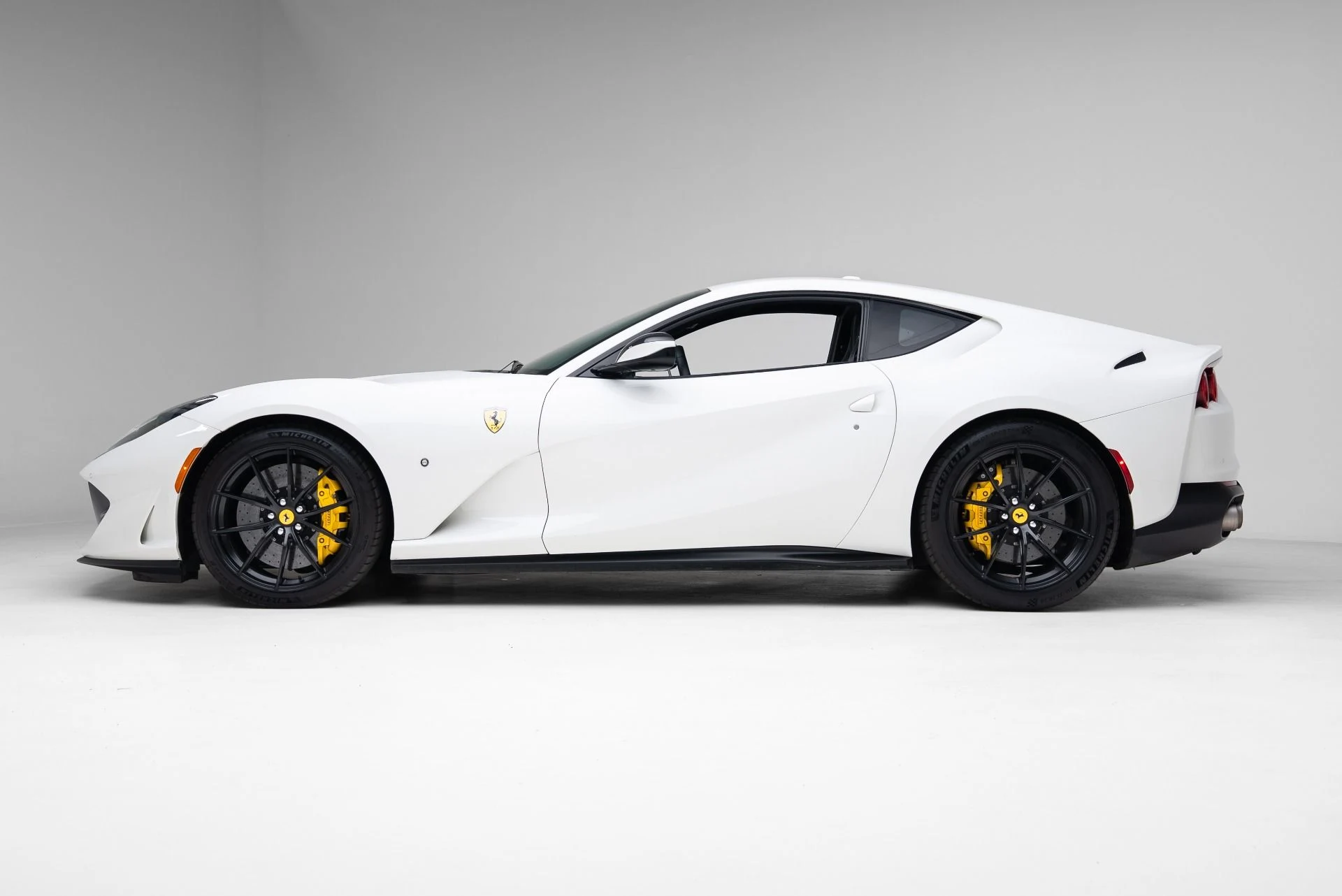 mph008_2340921562_Used_2018_Ferrari_812_Superfast_1770943869_502daf79e4