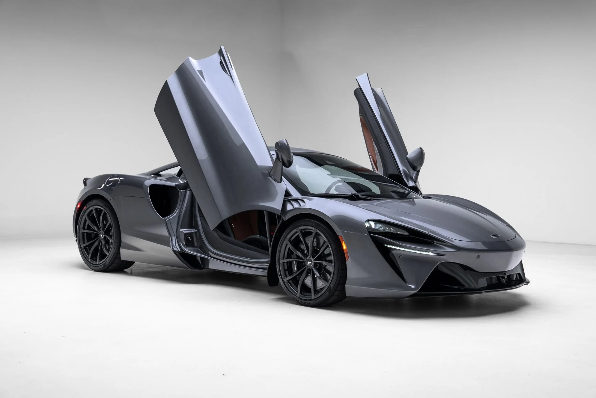 mph008_2341003582_Used_2023_Mc_Laren_Artura_1774894361_844ebc09f3