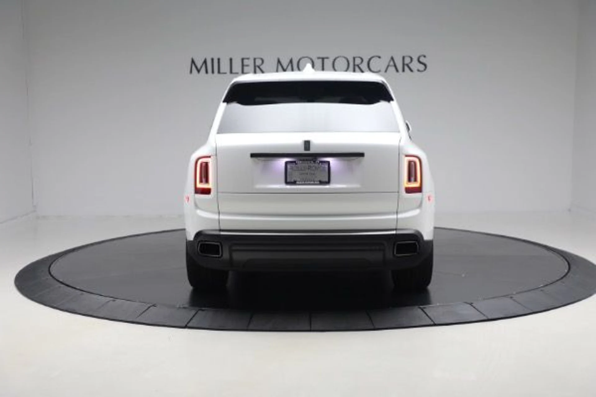 mph008_2346392300_Used_2022_Rolls_Royce_Black_Badge_Cullinan_5bb446793c