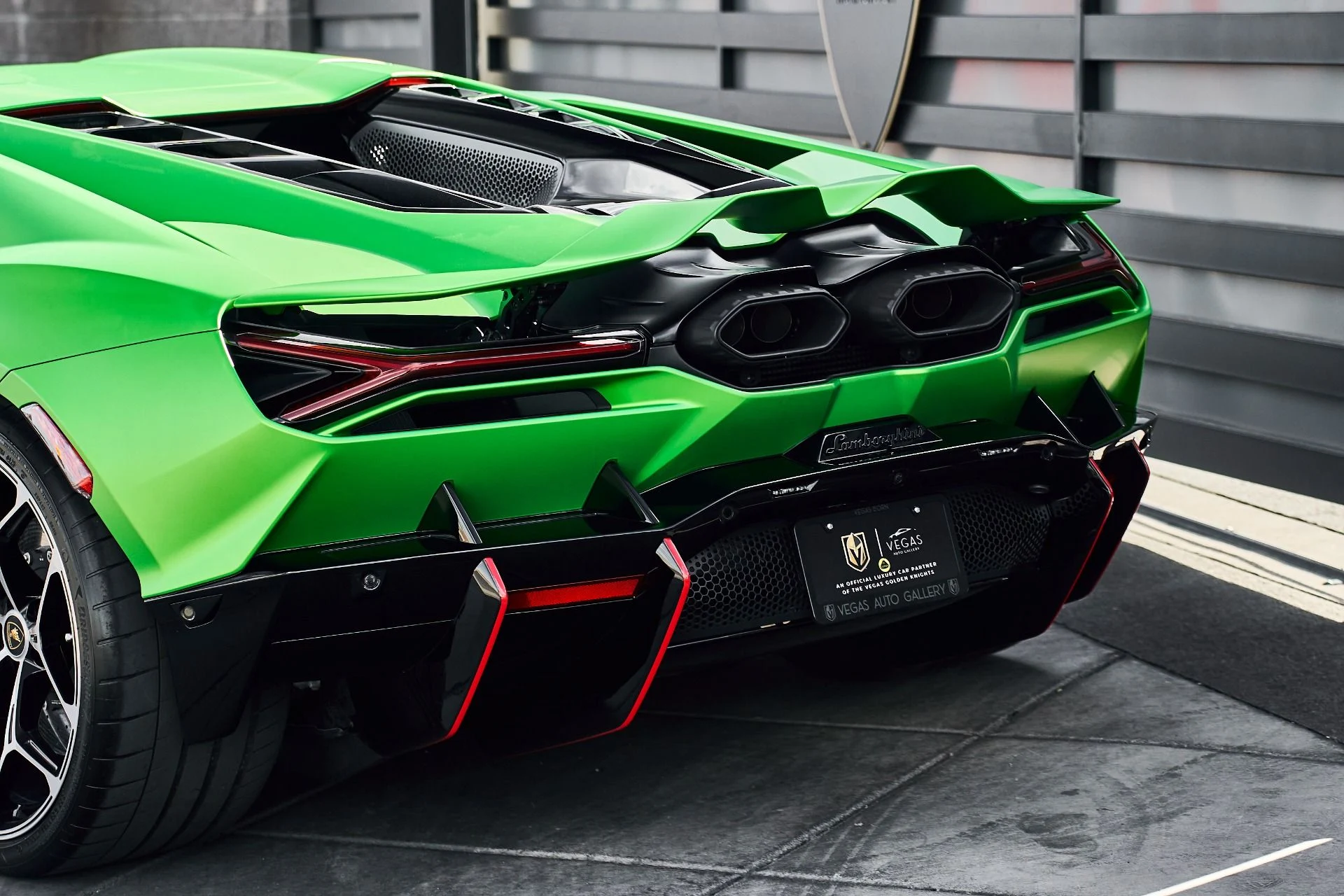 mph008_2348934747_Used_2024_Lamborghini_Revuelto_Base_1789697444_3bc881800a