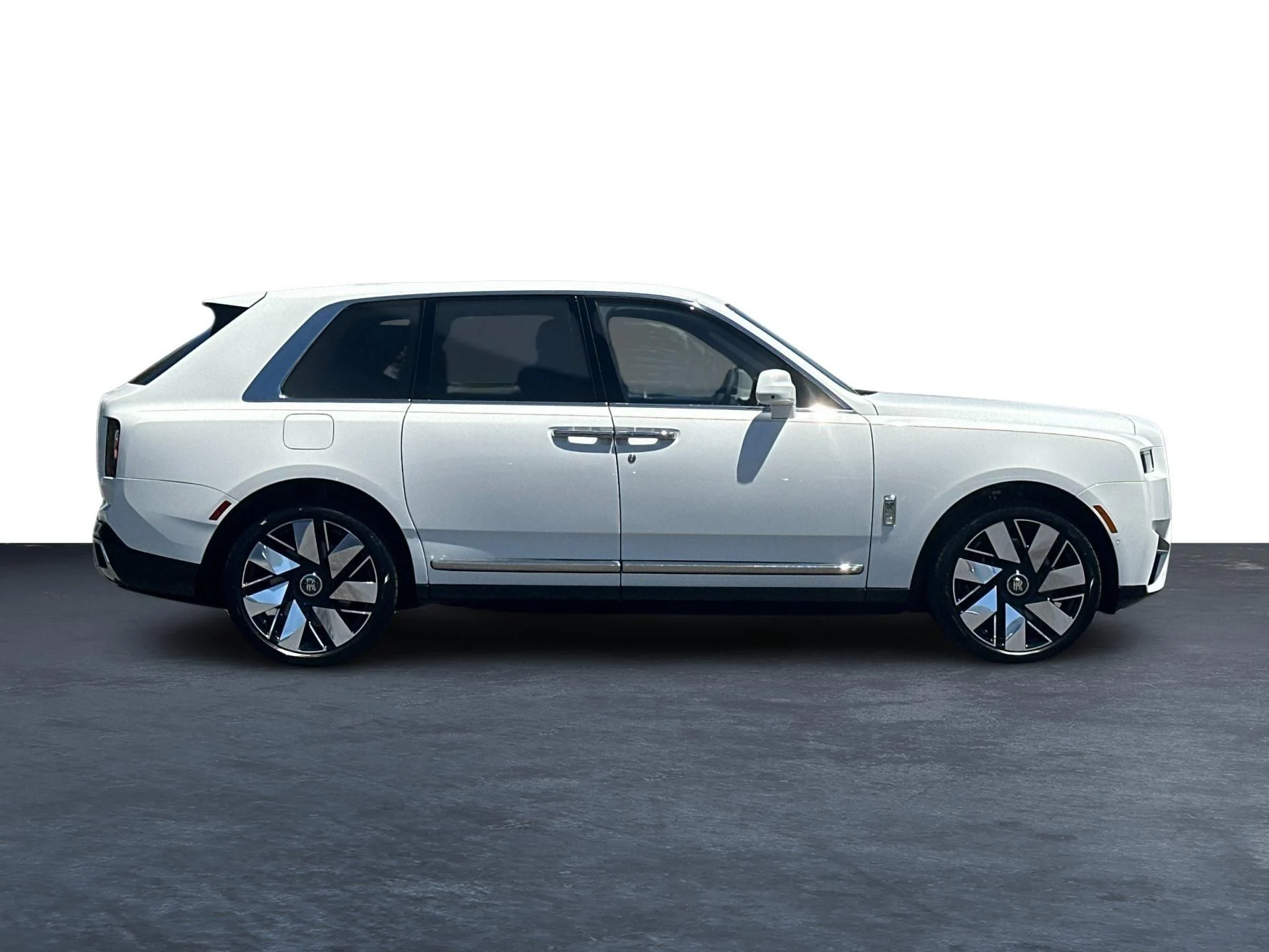 mph008_2352730944_New_2027_Rolls_Royce_Cullinan_Sport_Utility_1784105442_b0a3532e06
