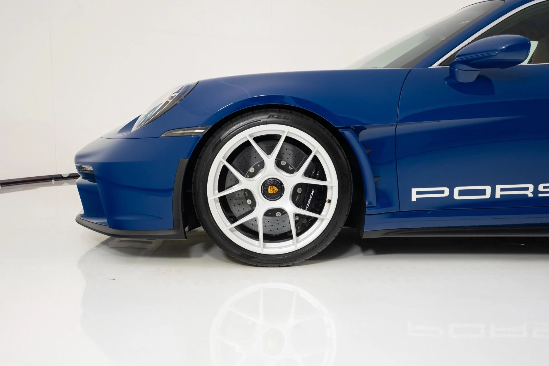 mph008_2356705364_Used_2024_Porsche_911_ST_1758136880_99f46f5bd0