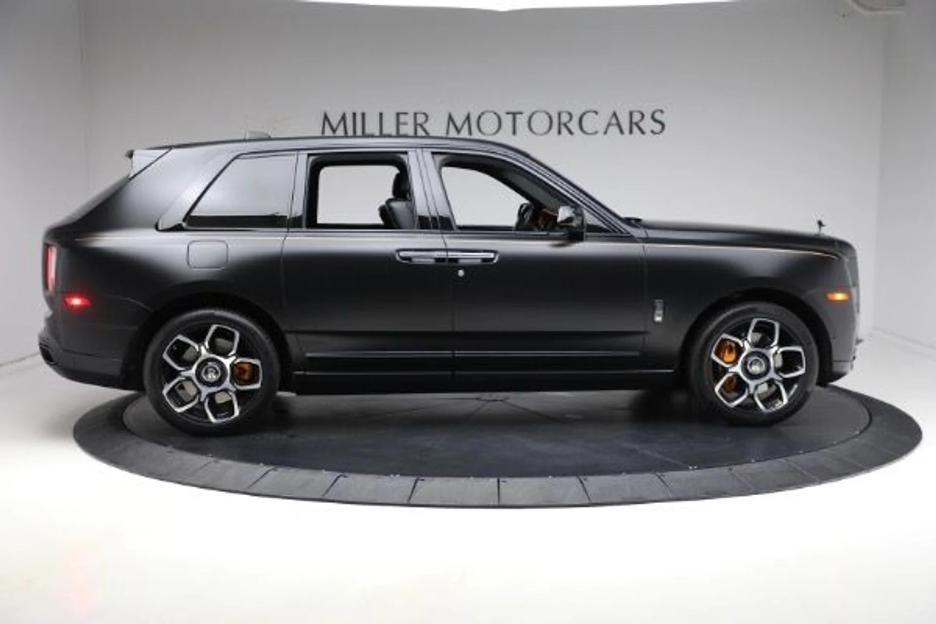 mph008_2356816270_Used_2020_Rolls_Royce_Black_Badge_Cullinan_199a3742e0